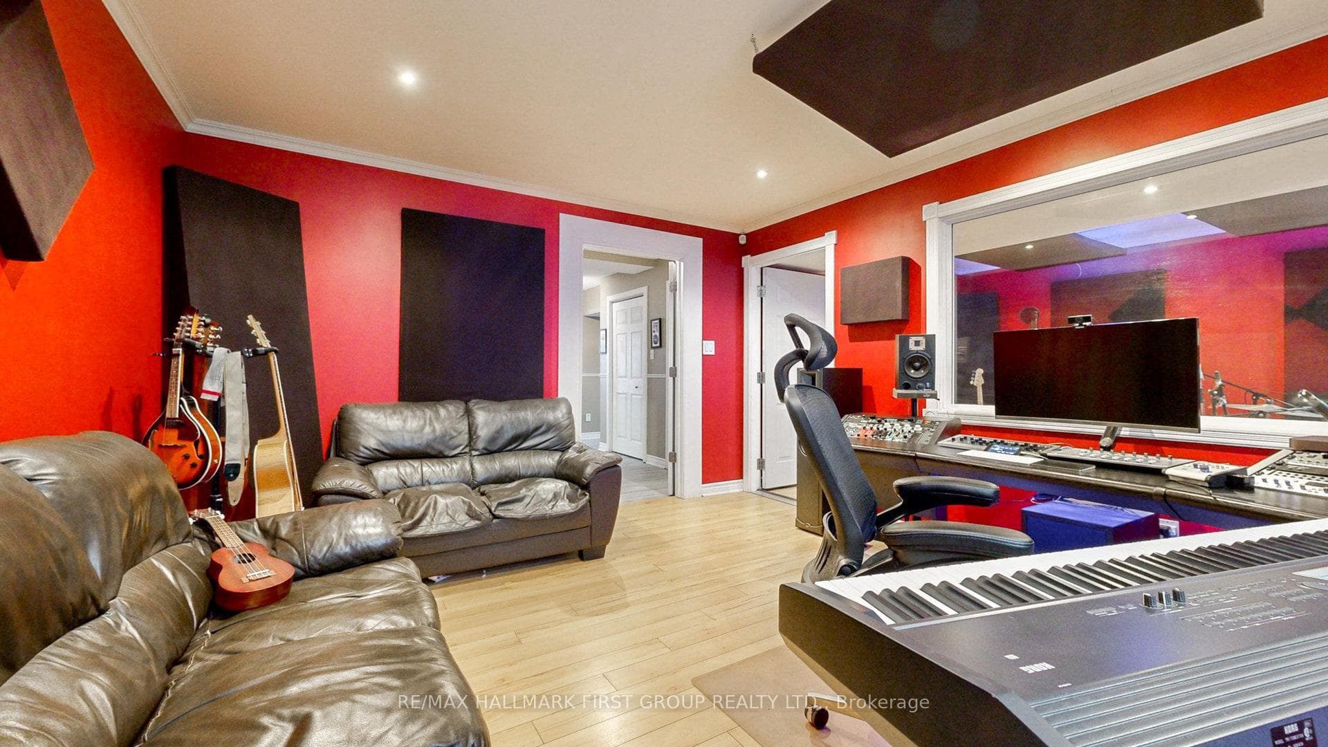 4892 White Road photo 28