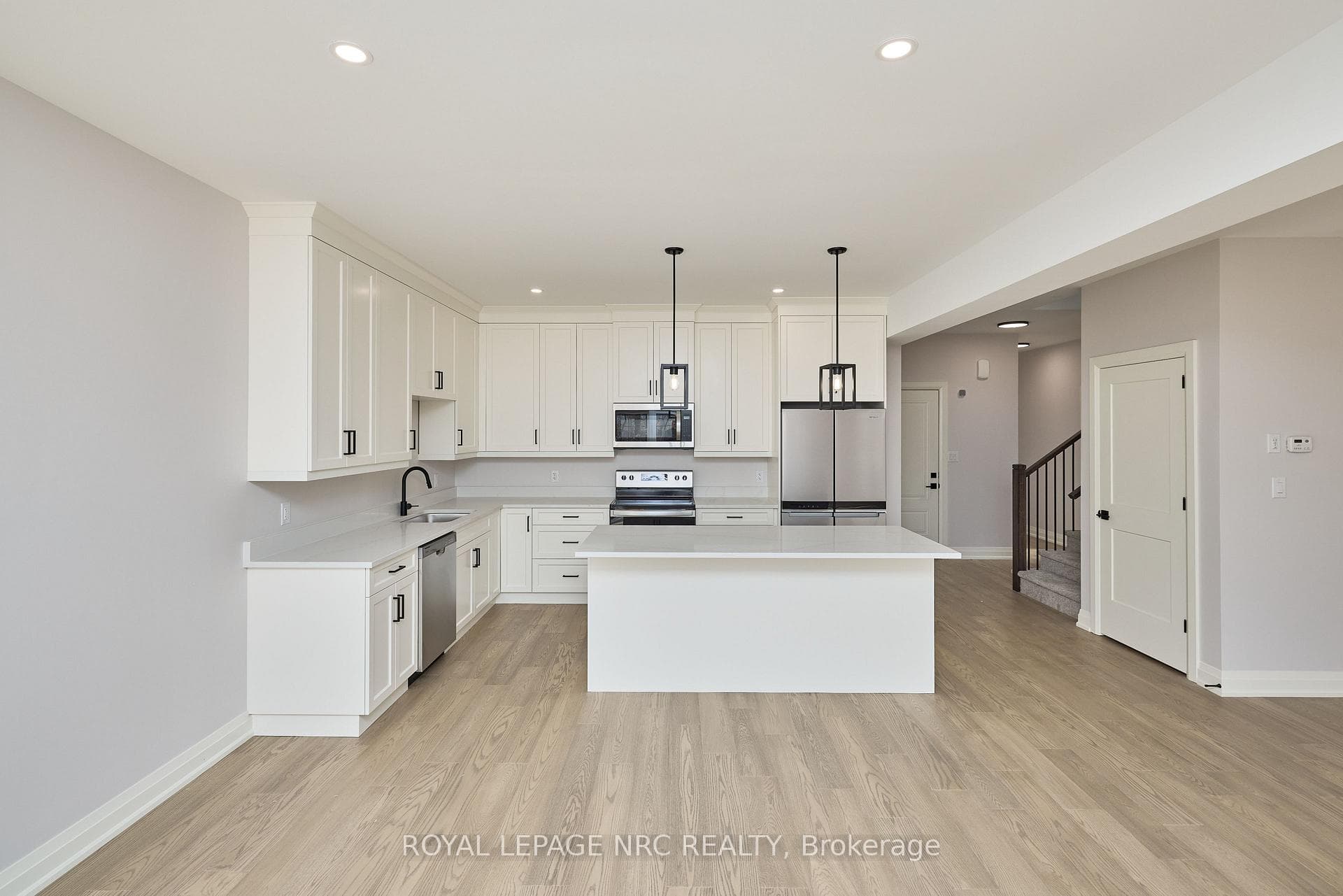 196 Hodgkins Avenue photo 10