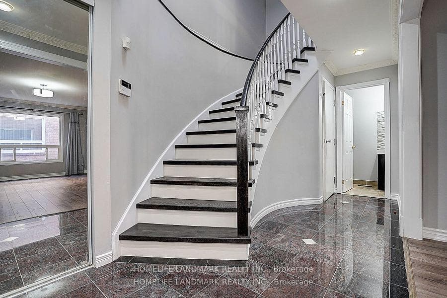 15 Saintsbury Square photo 3