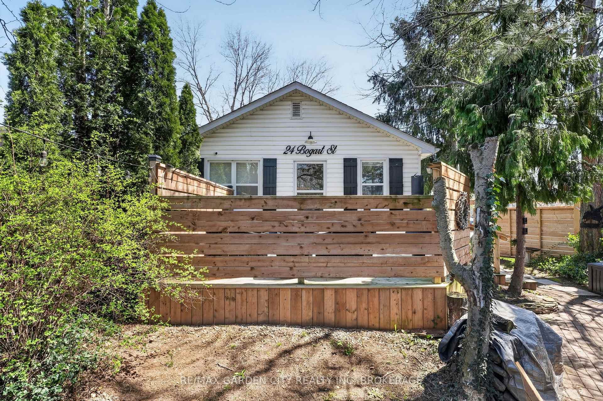 24 Bogart Street photo 41