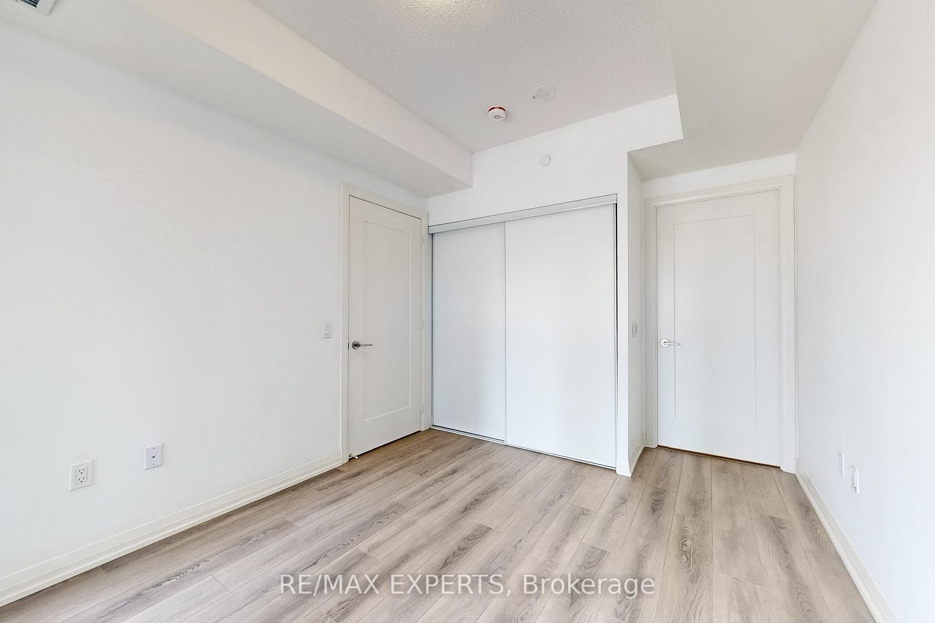 9000 Jane Street Unit 410 photo 9
