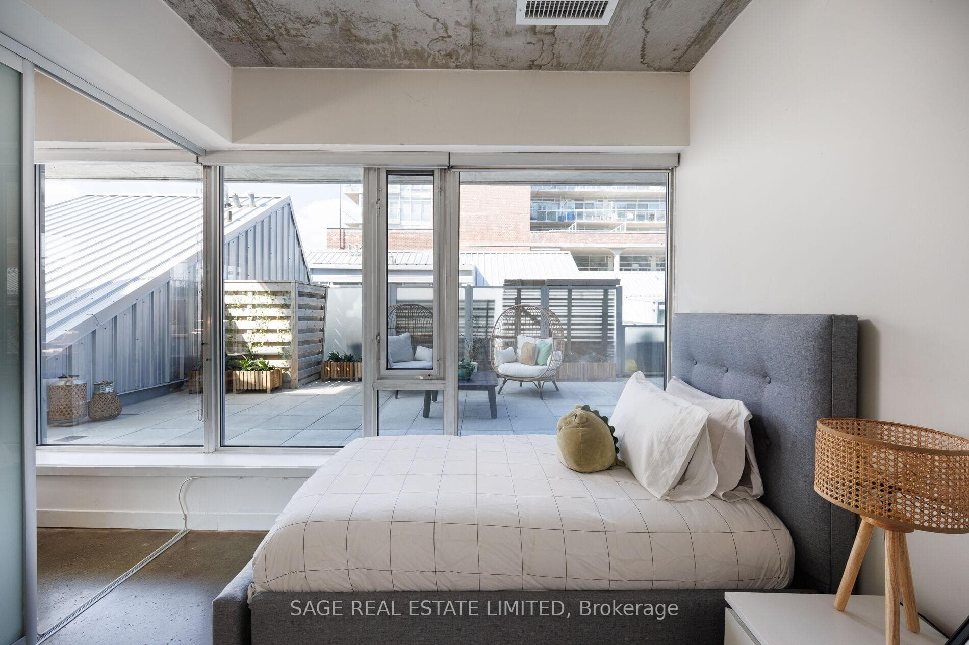 201 Carlaw Avenue Unit 313 photo 29
