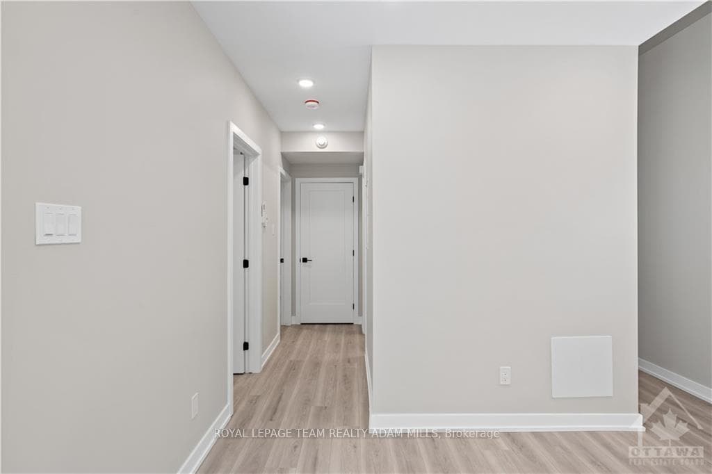 306 LANARK Avenue Unit B photo 7