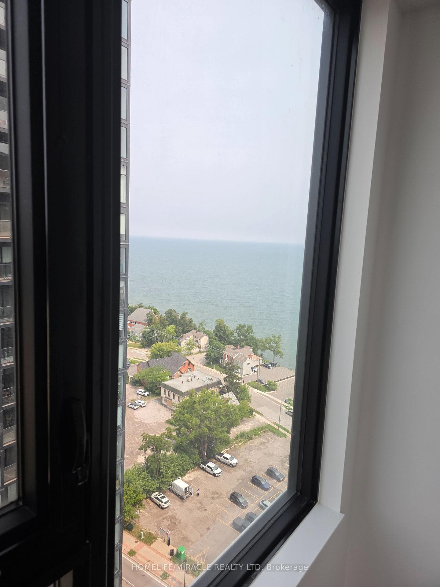 2075 Lakeshore Road Unit 1702 photo 8