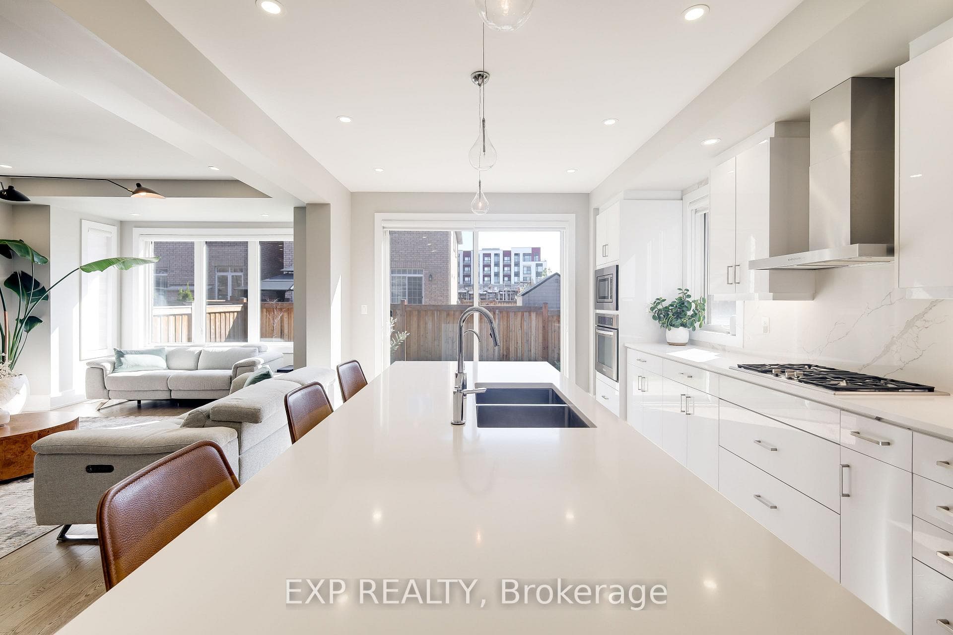 3221 Daisy Way photo 4
