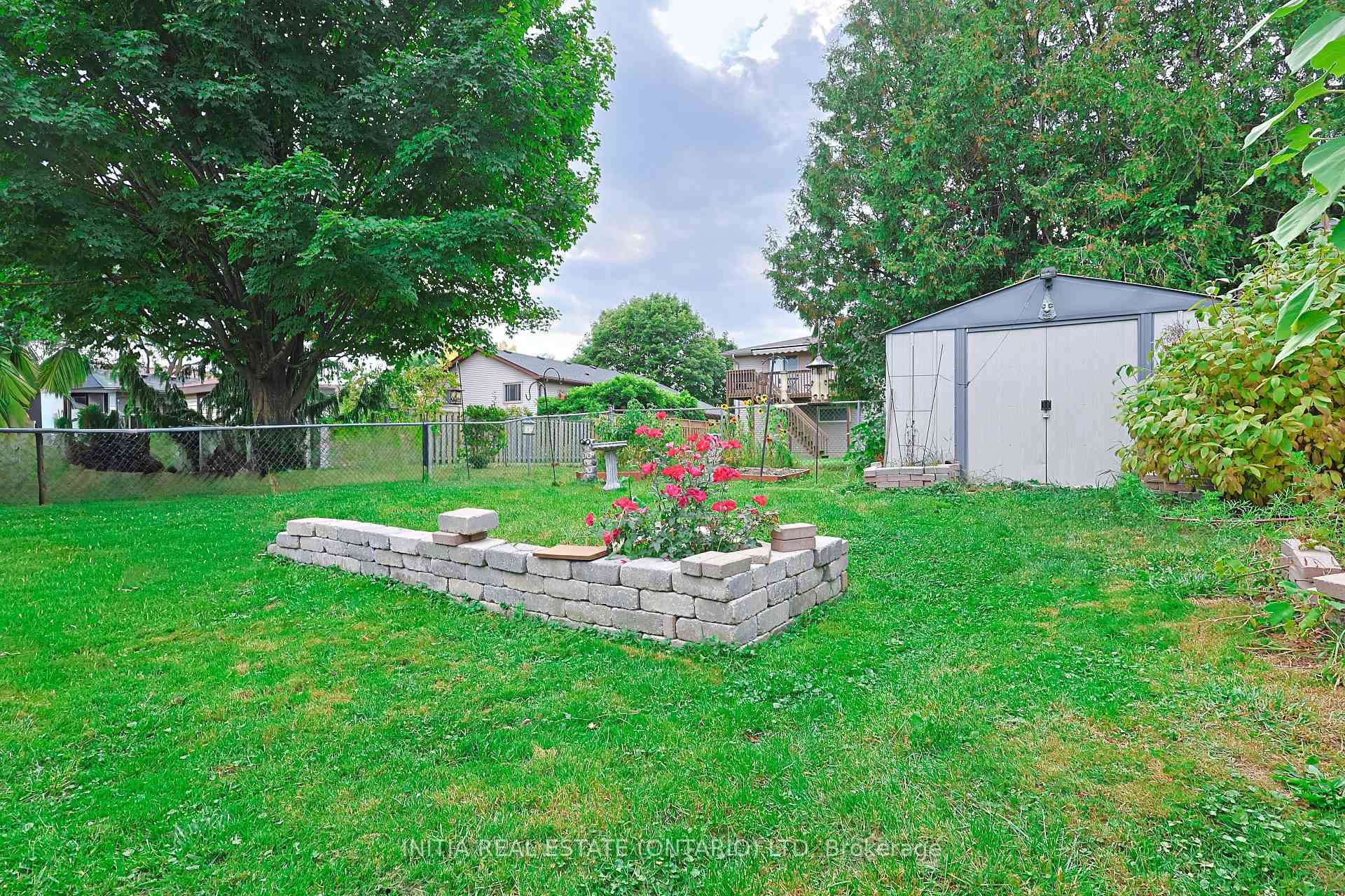 164 Augusta Crescent photo 6
