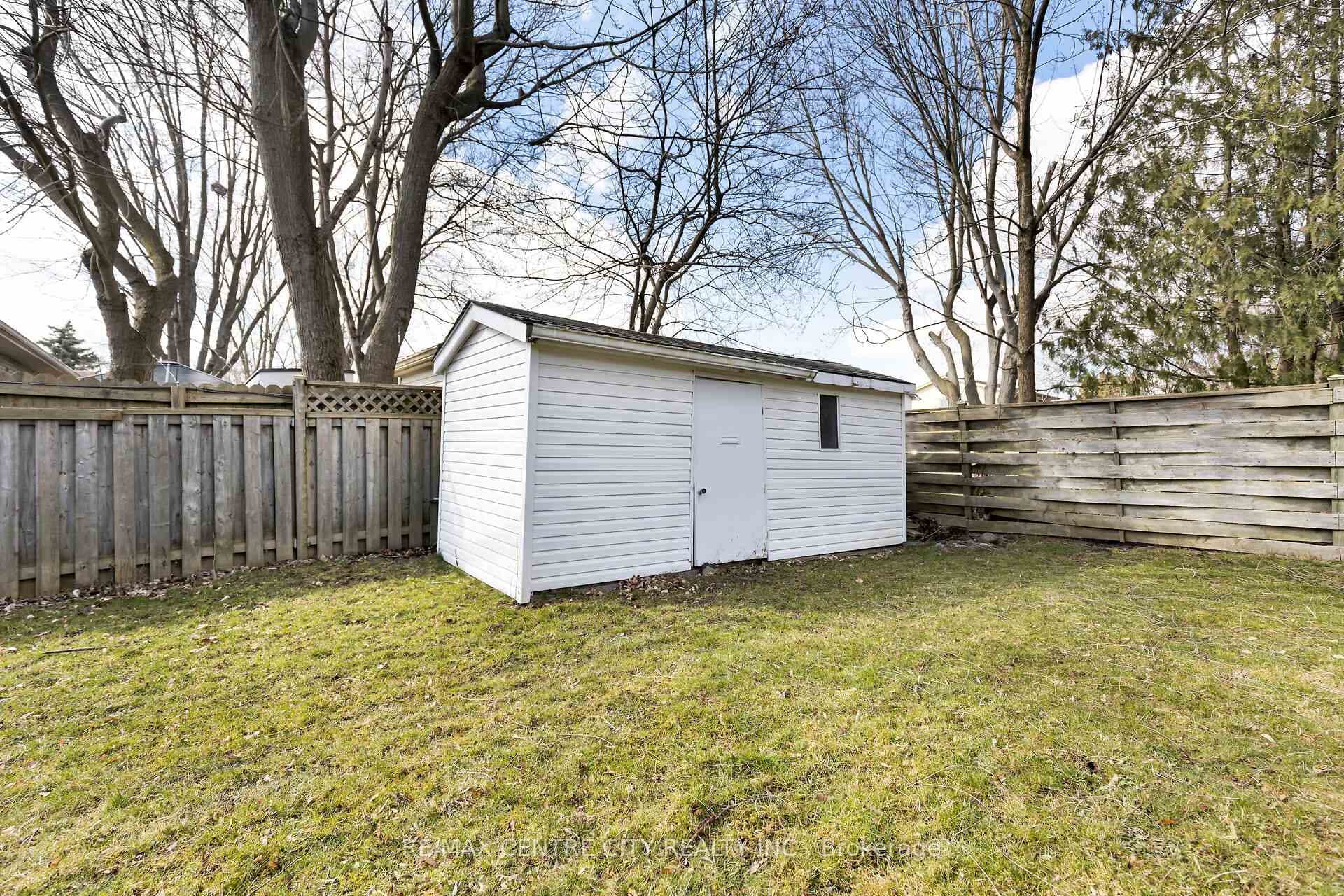 10 Carey Crescent photo 31