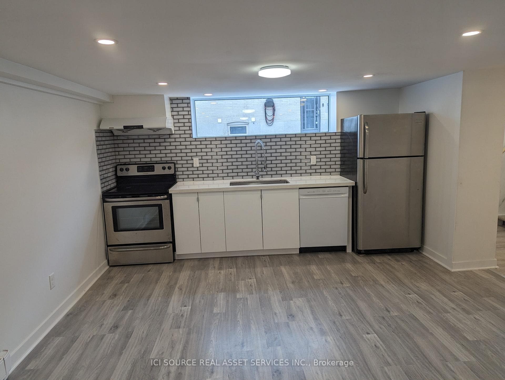 173 Wincott Drive Unit BSMT photo 2