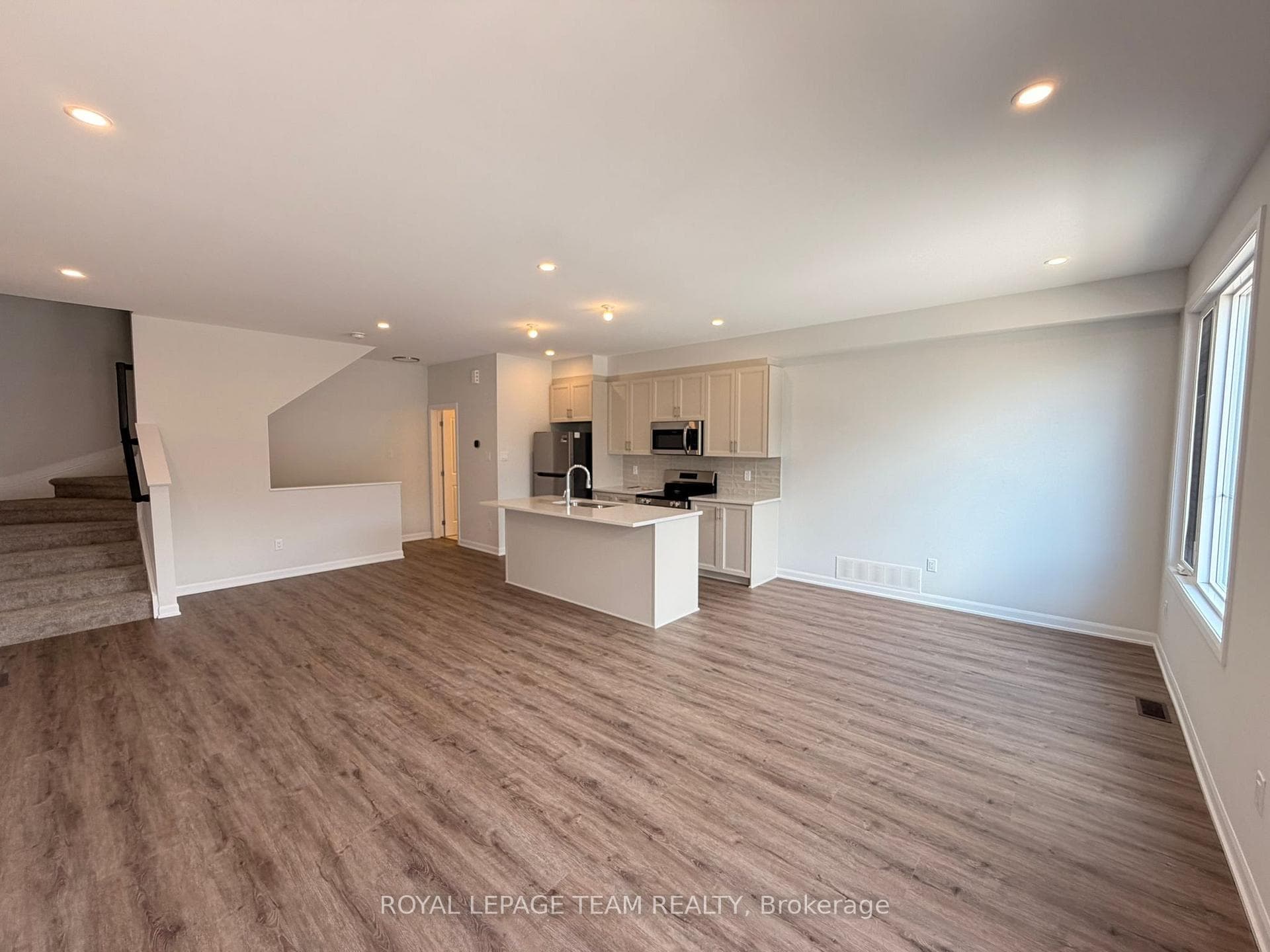 377 Bankside Way photo 14