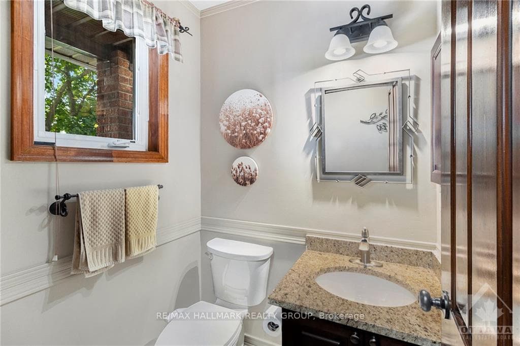 825 HARLEQUIN Crescent photo 11