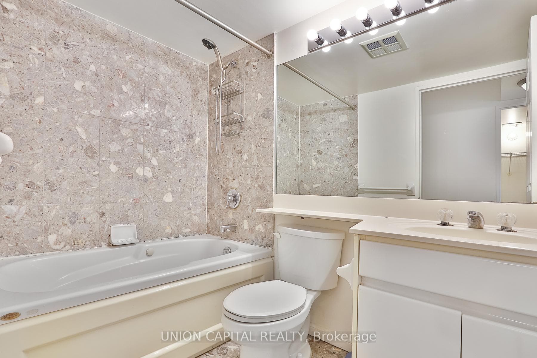 7 Carlton Street Unit 602 photo 16