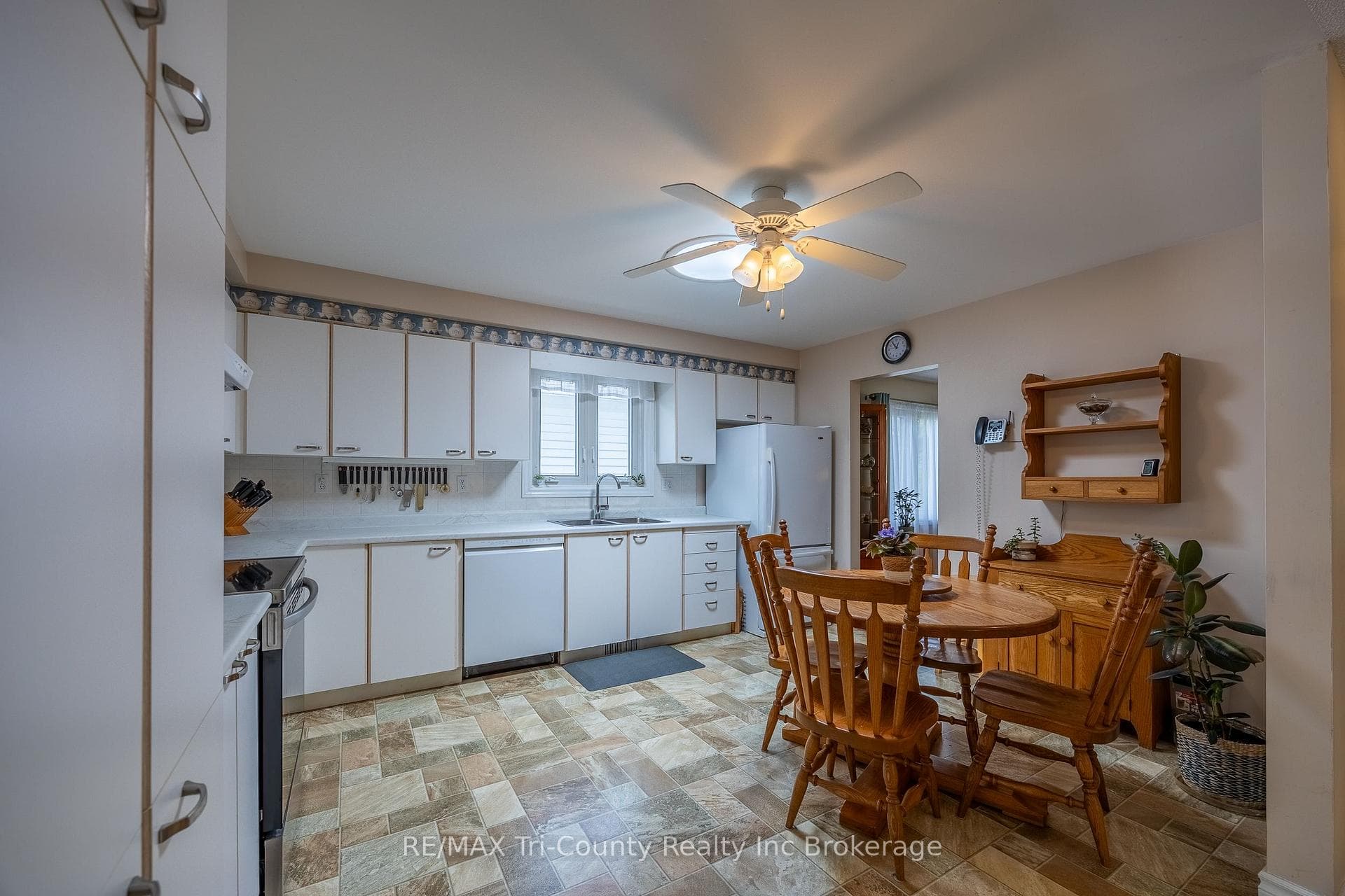 Eat-in Kitchen
