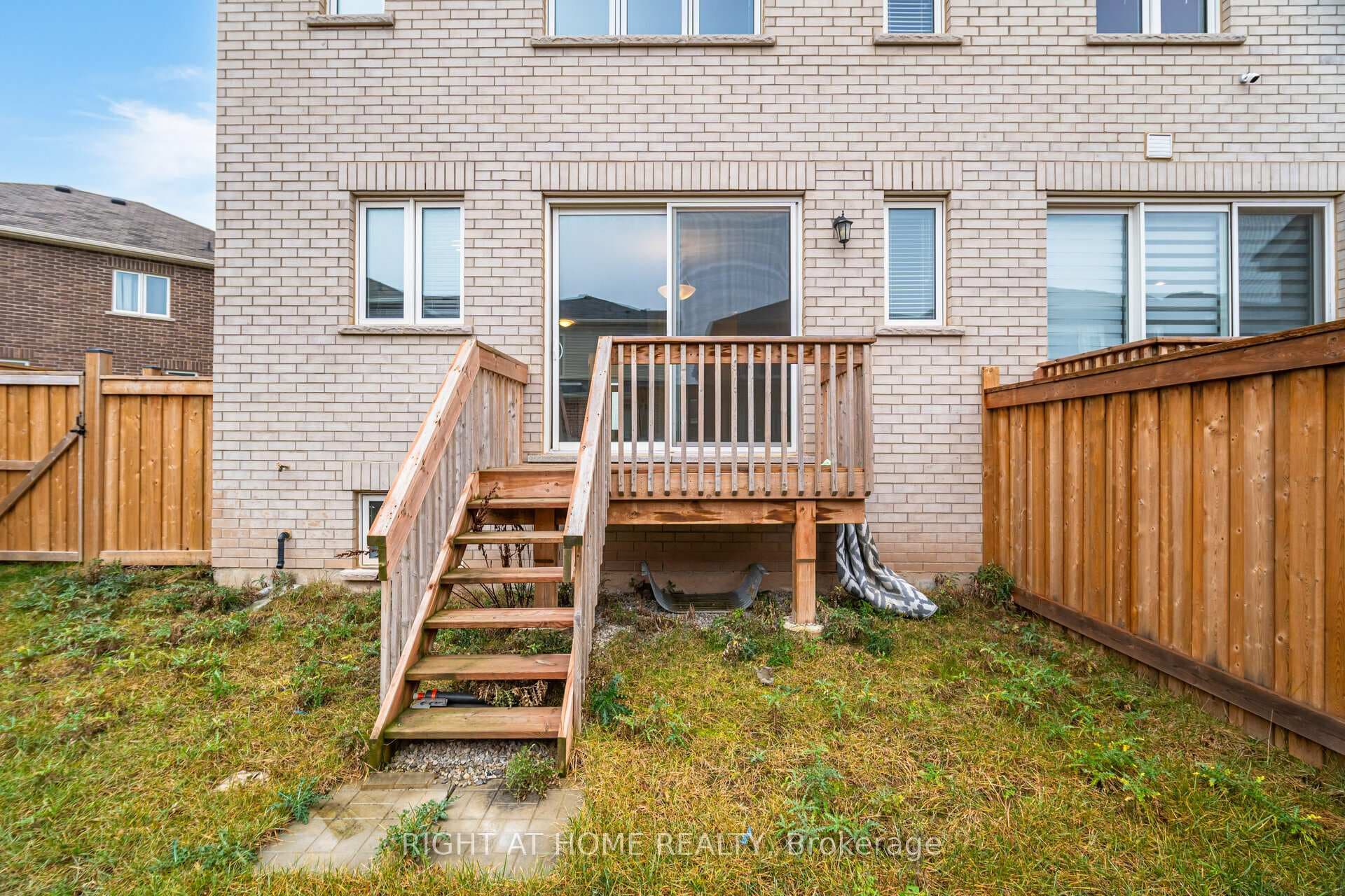 908 Sumac Gardens photo 46