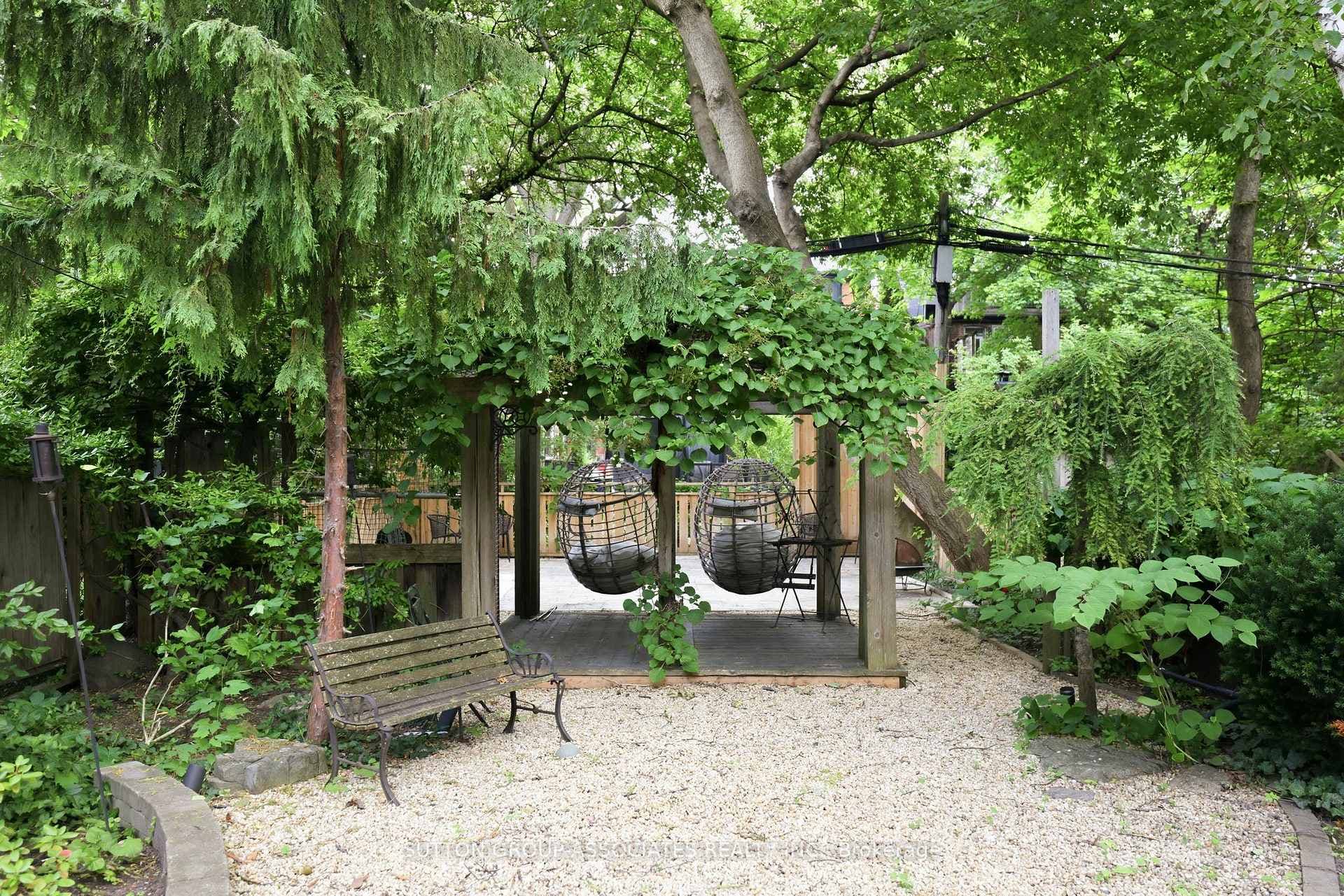 33 Albany Avenue photo 48