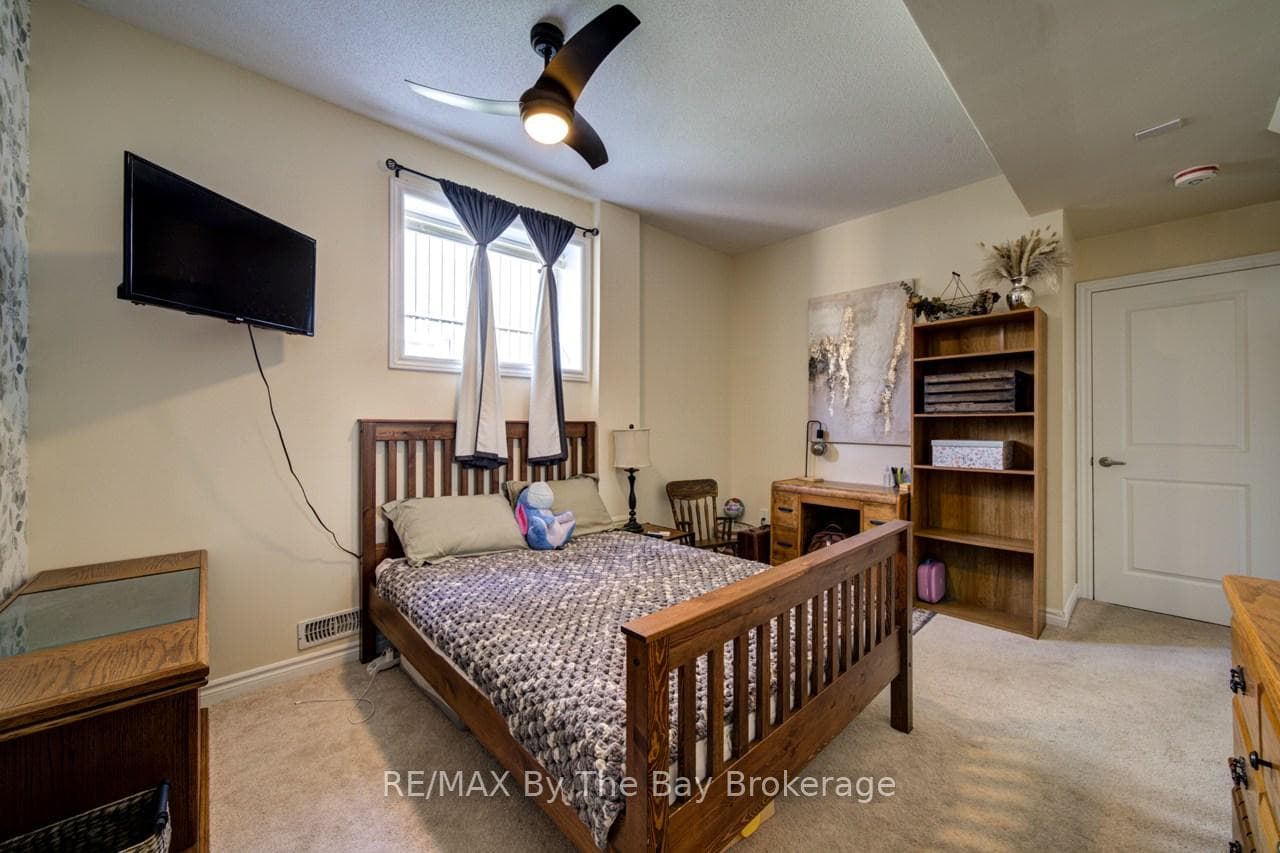 100 ALLEGRA Drive photo 32
