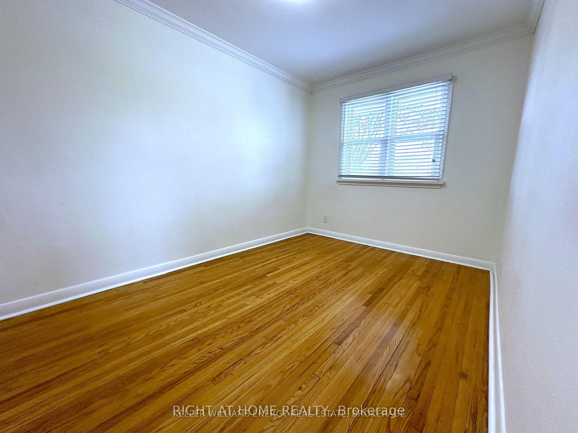 714 Dunlop Street Unit (UPPER) photo 17