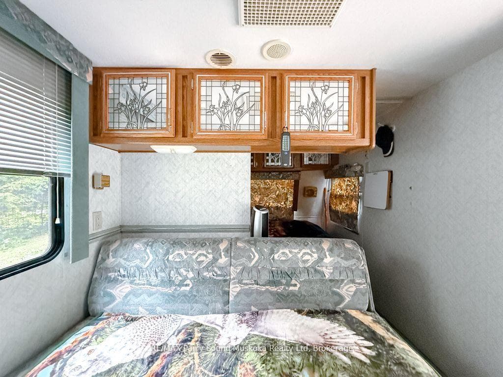 335 Centre Road photo 17