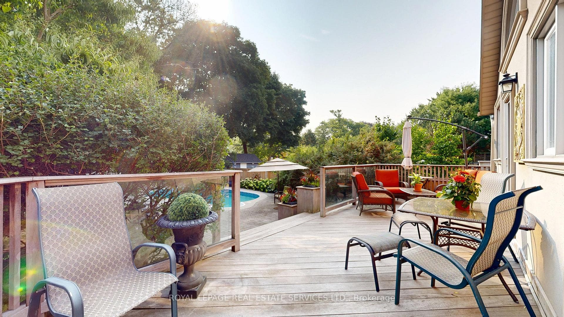 105 Botfield Avenue photo 43