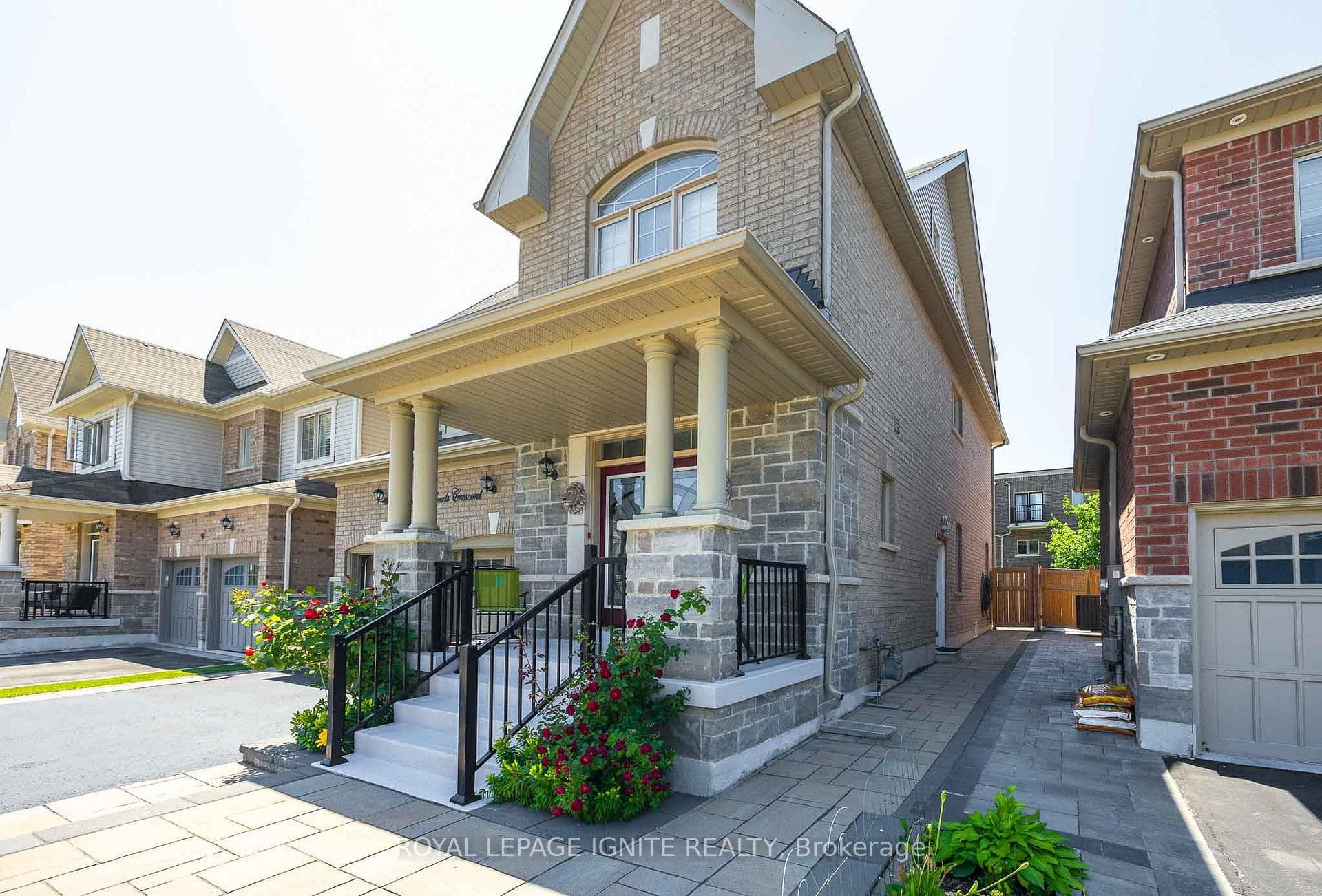 95 McRoberts Crescent photo 3