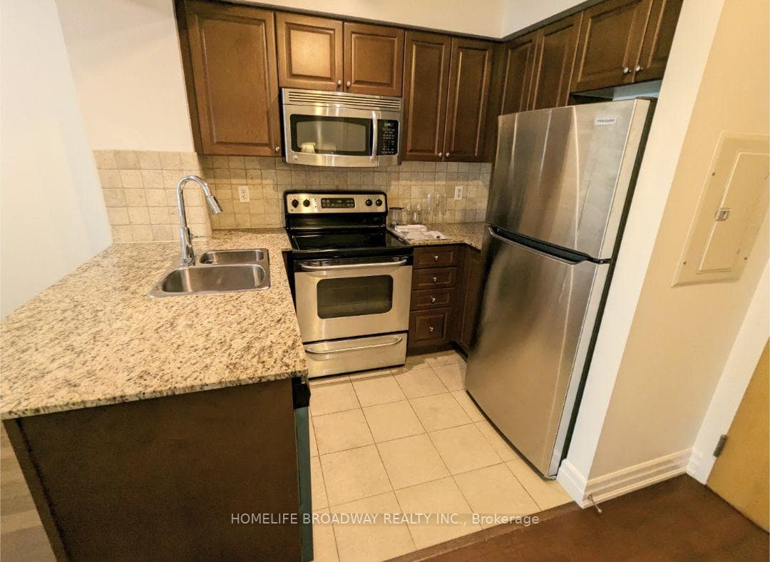 8 Scollard Street Unit 305 photo 10
