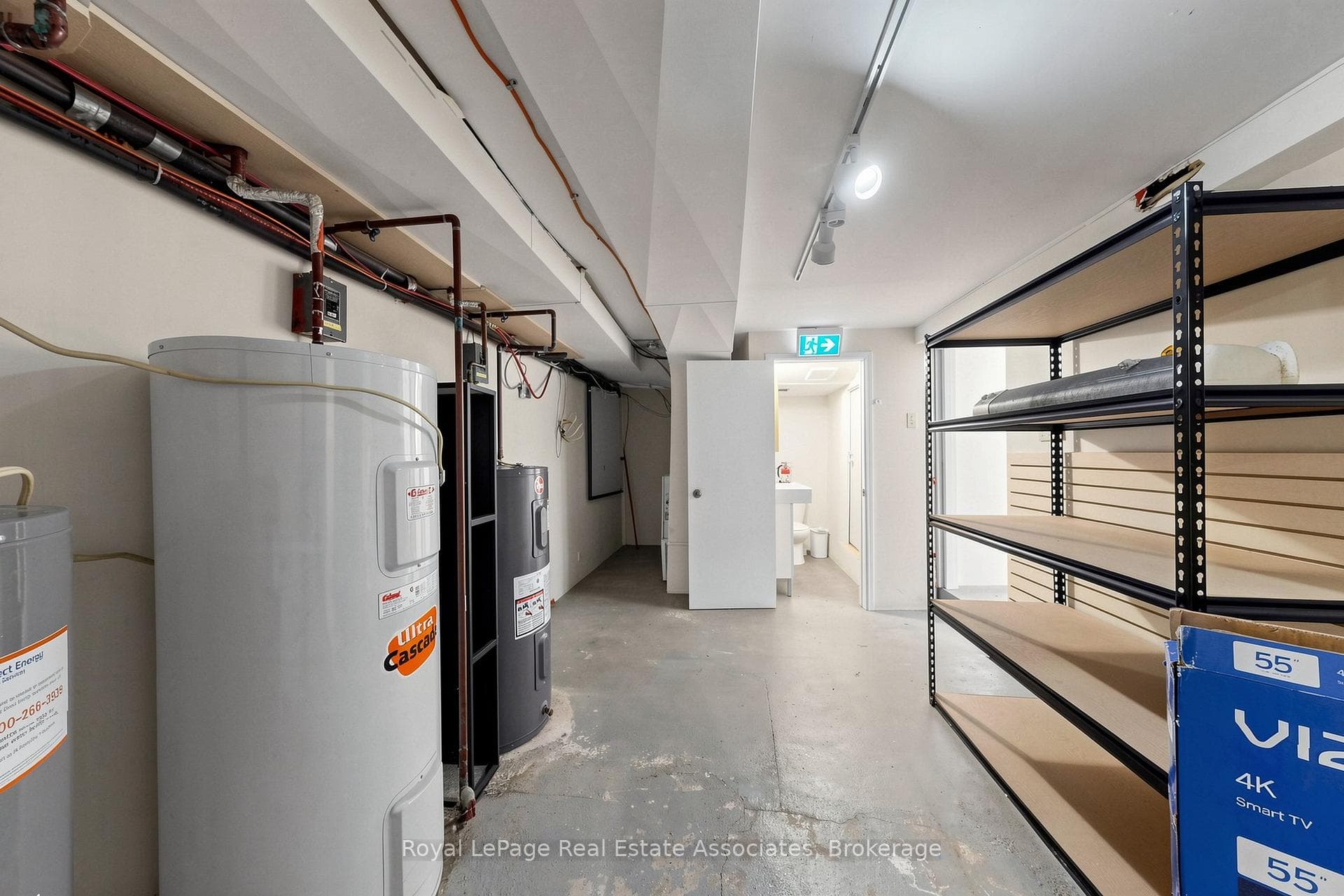 644 Queen Street photo 30