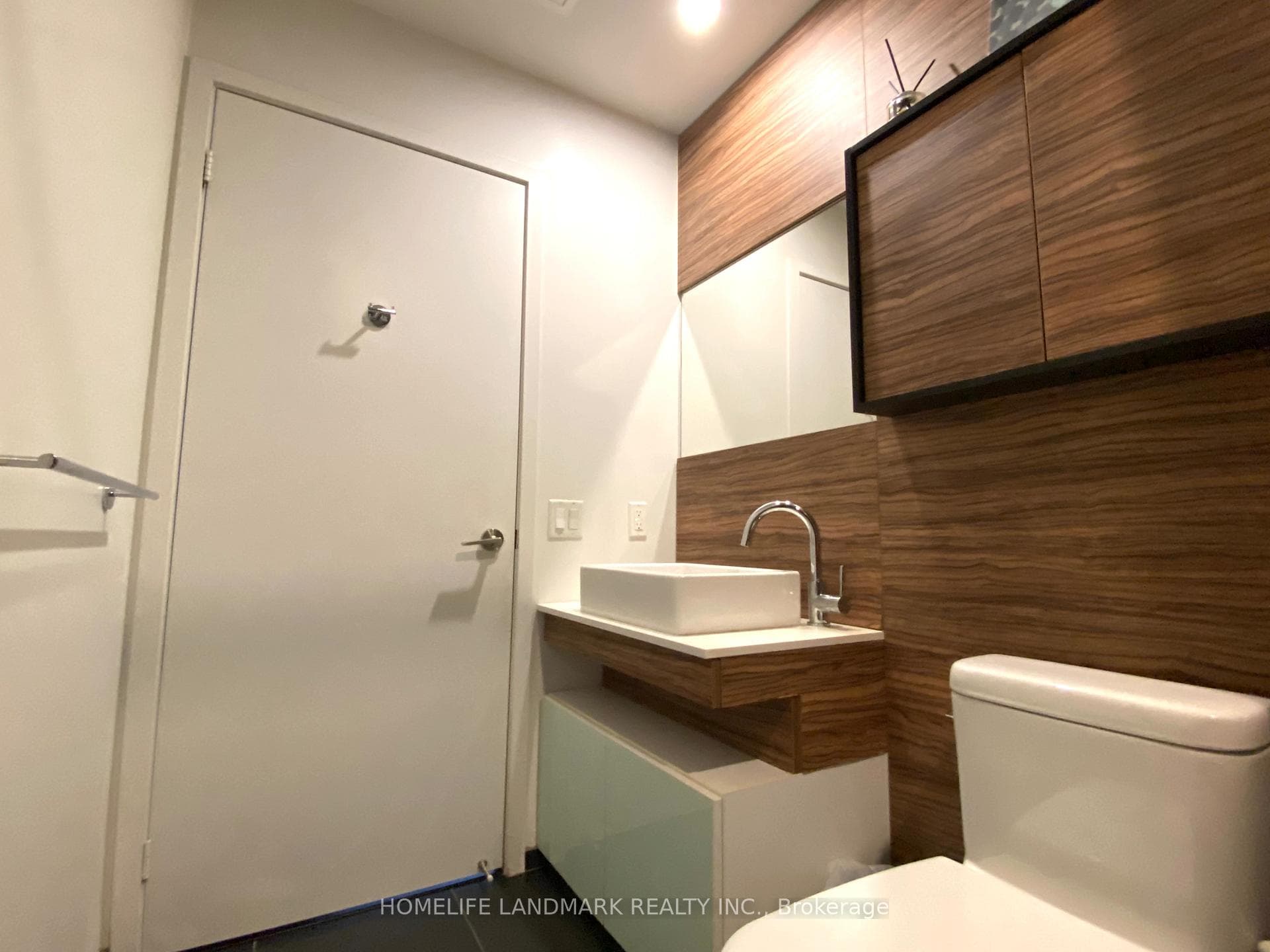75 St Nicholas Street Unit 1803 photo 14