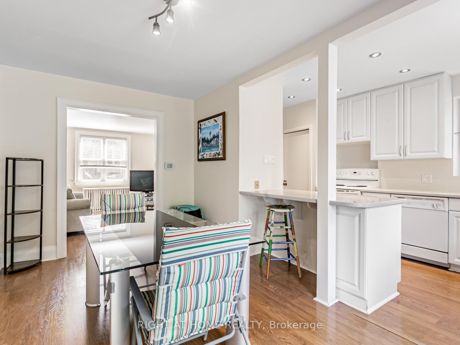 452 Soudan Avenue photo 15