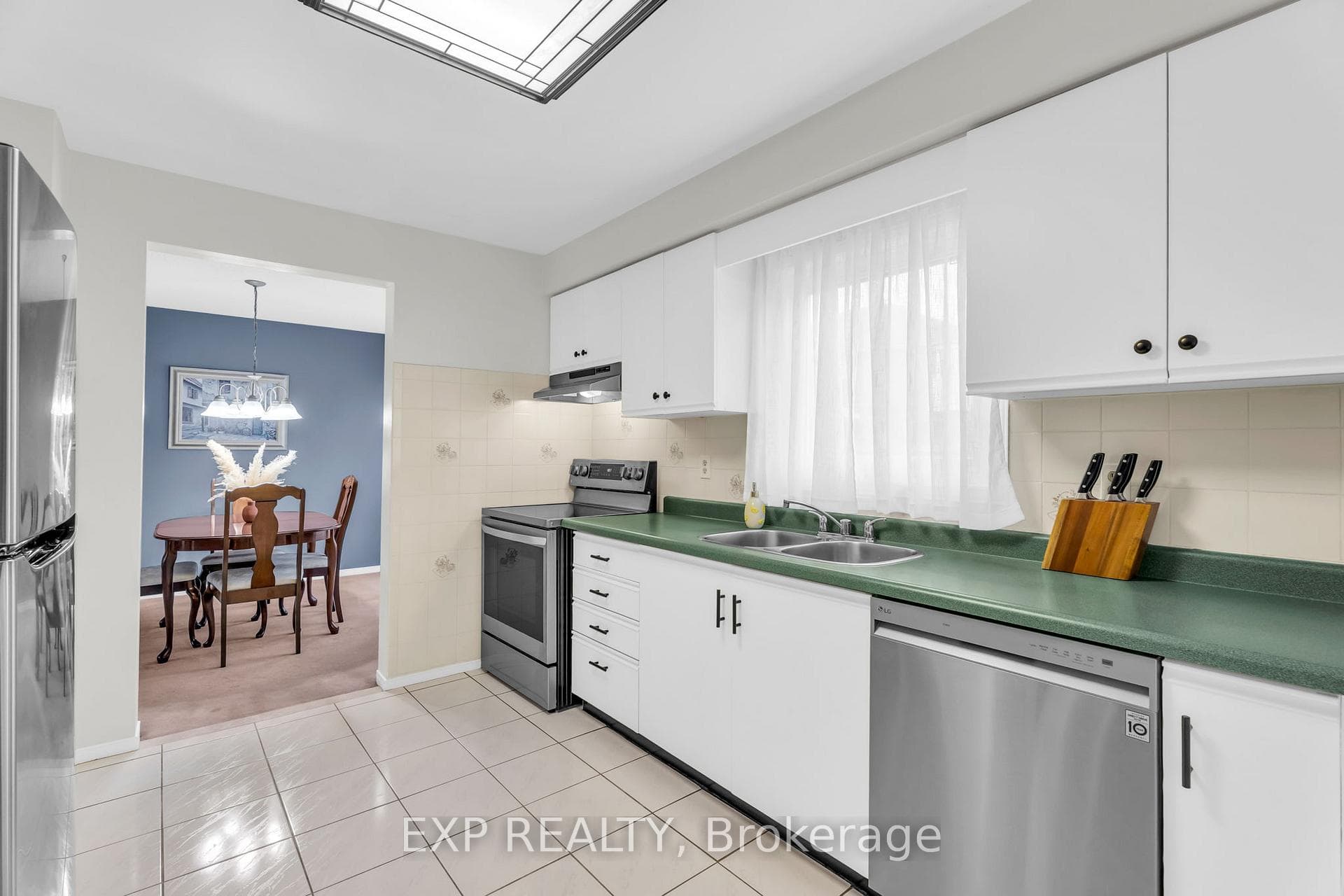 22 Bristol Avenue photo 17
