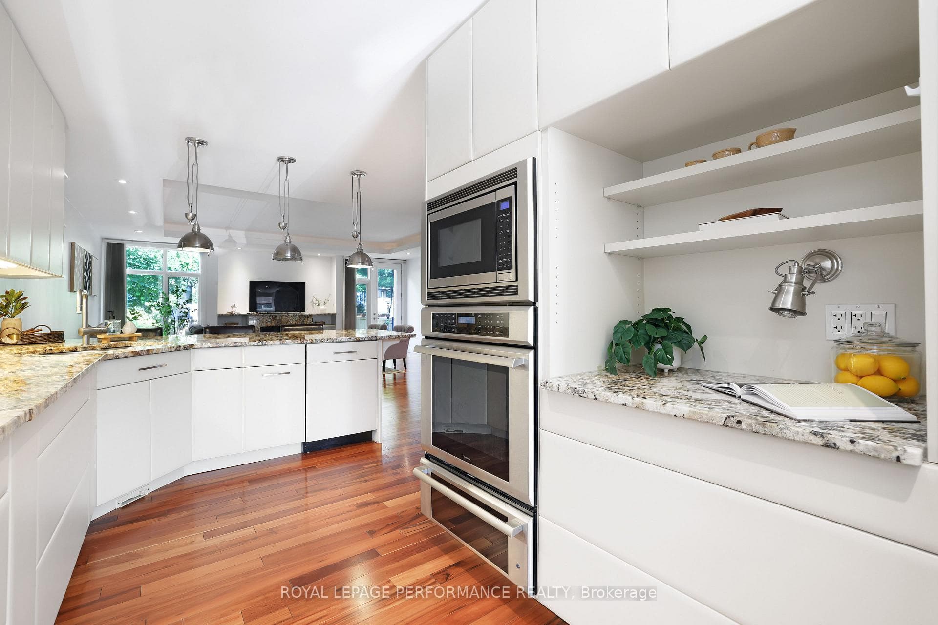 2029 Cabot Street photo 19