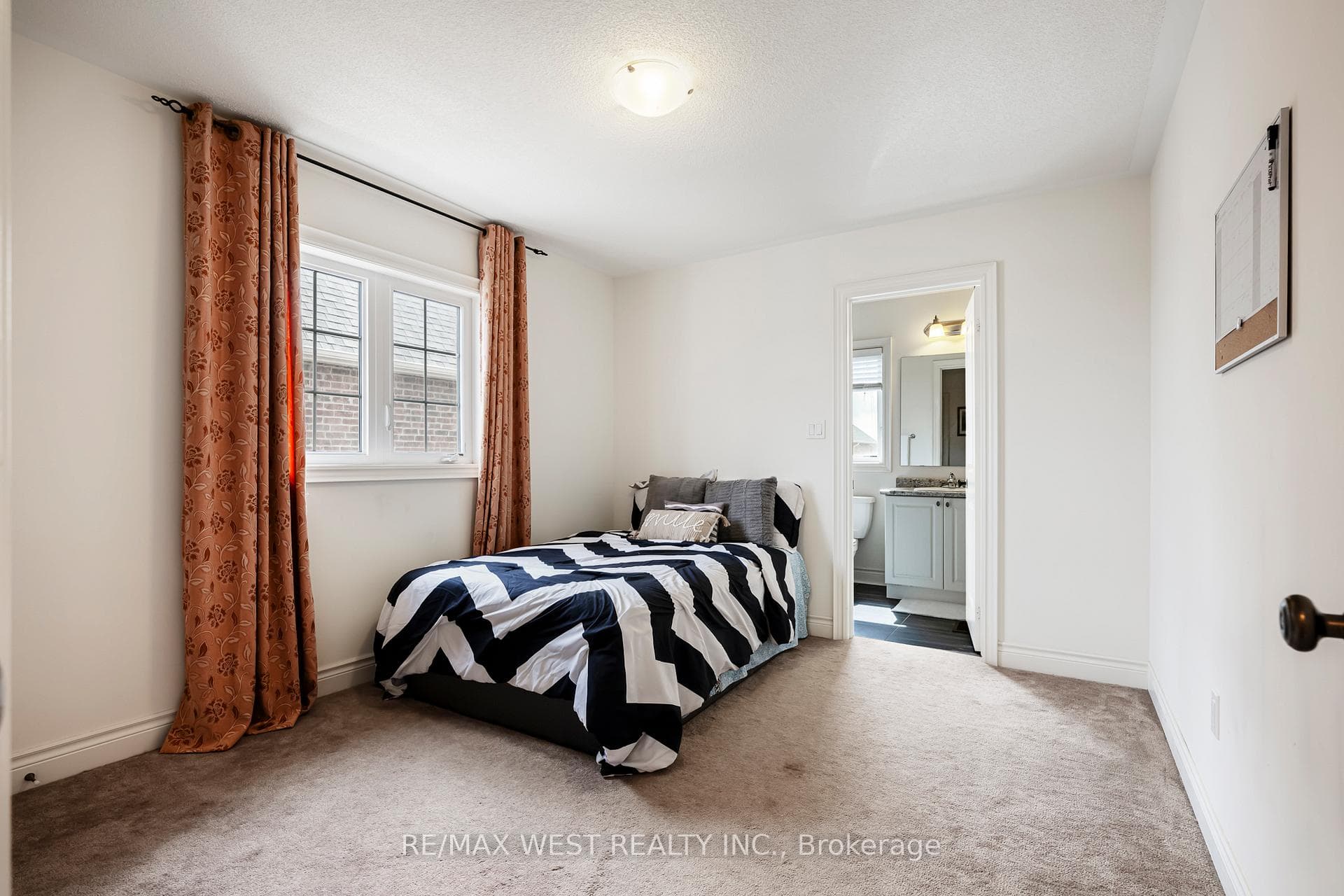 10 Stonegate Avenue photo 17