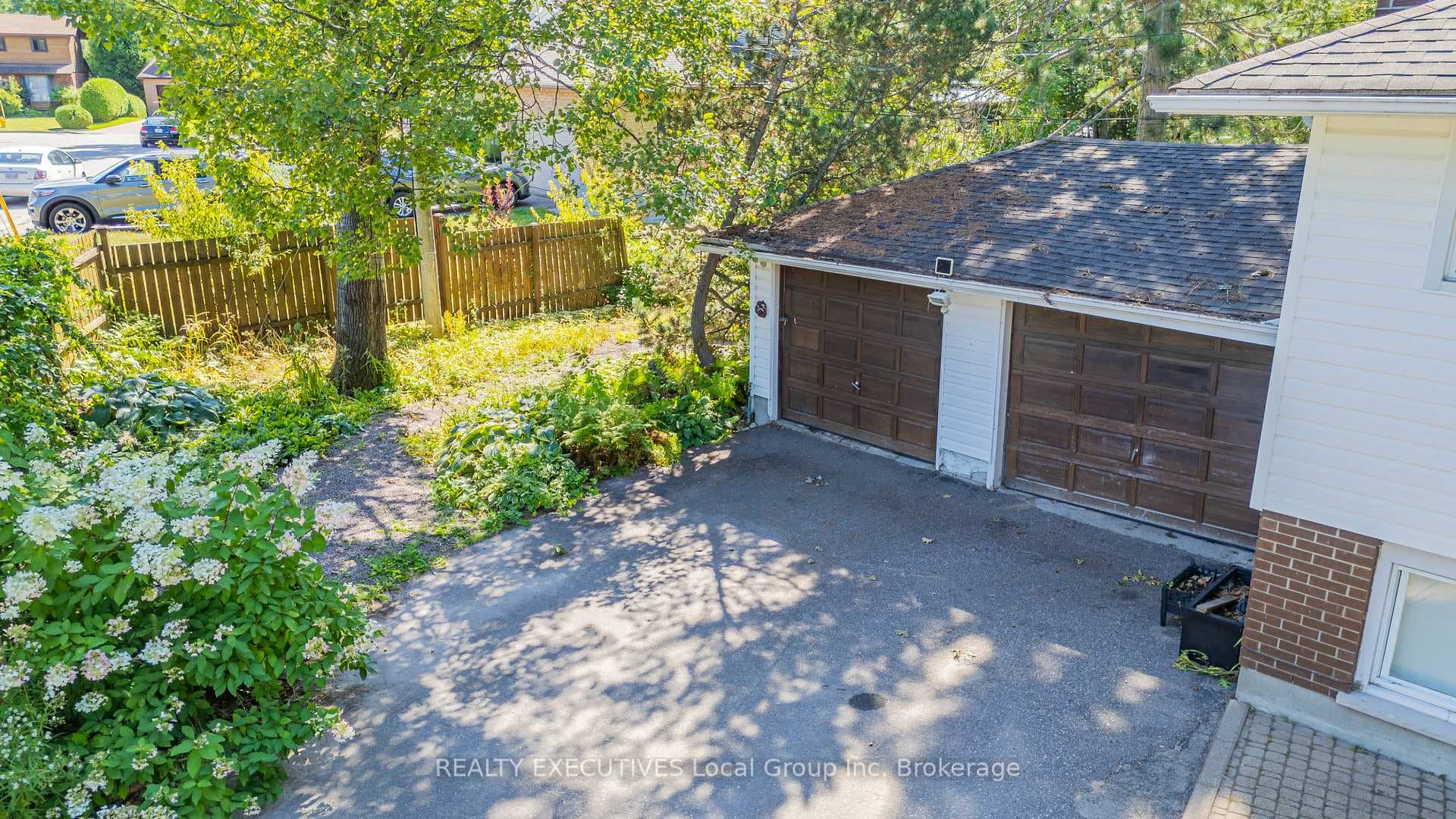 397 CAMELOT Drive photo 44