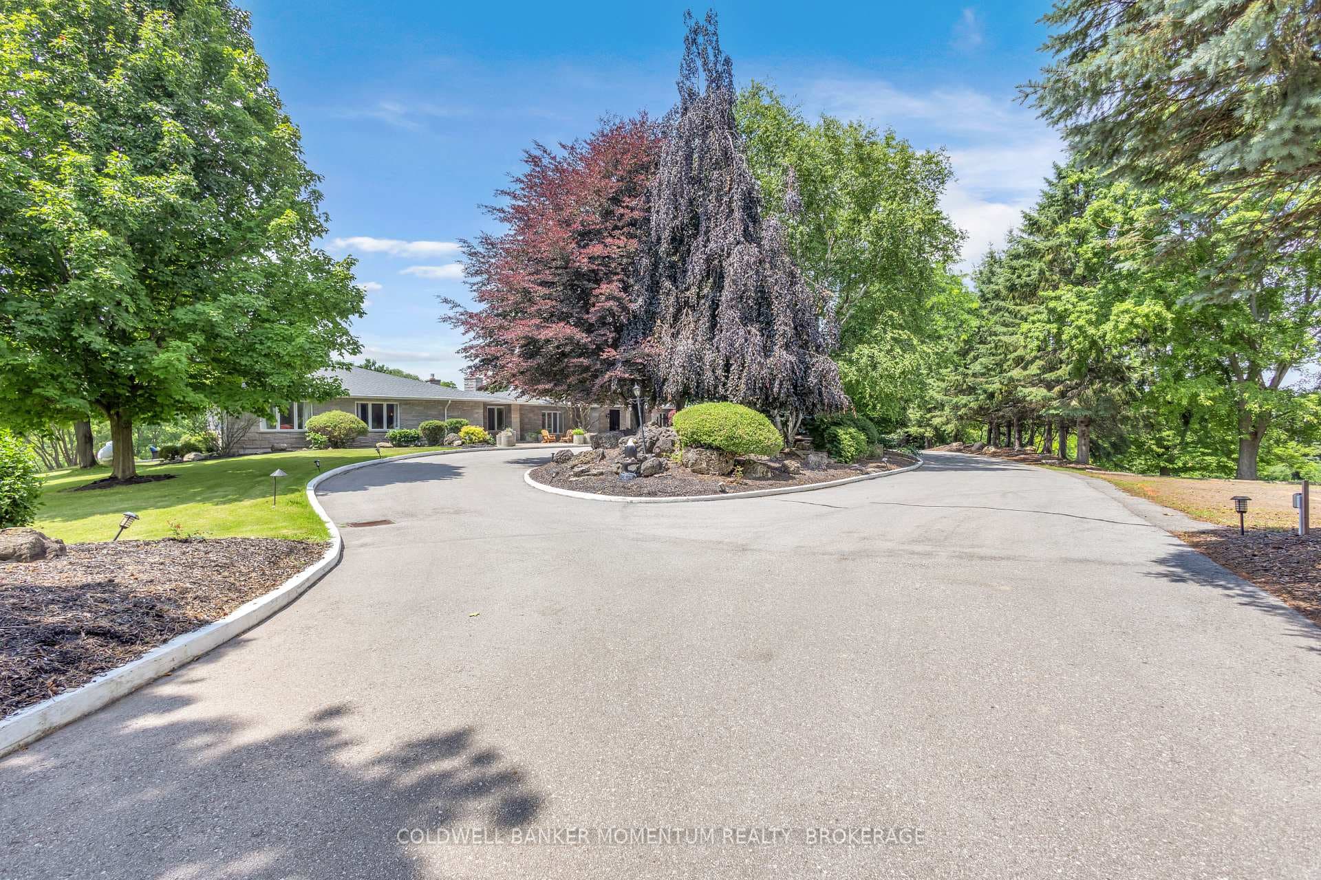 GRAND DRIVEWAY