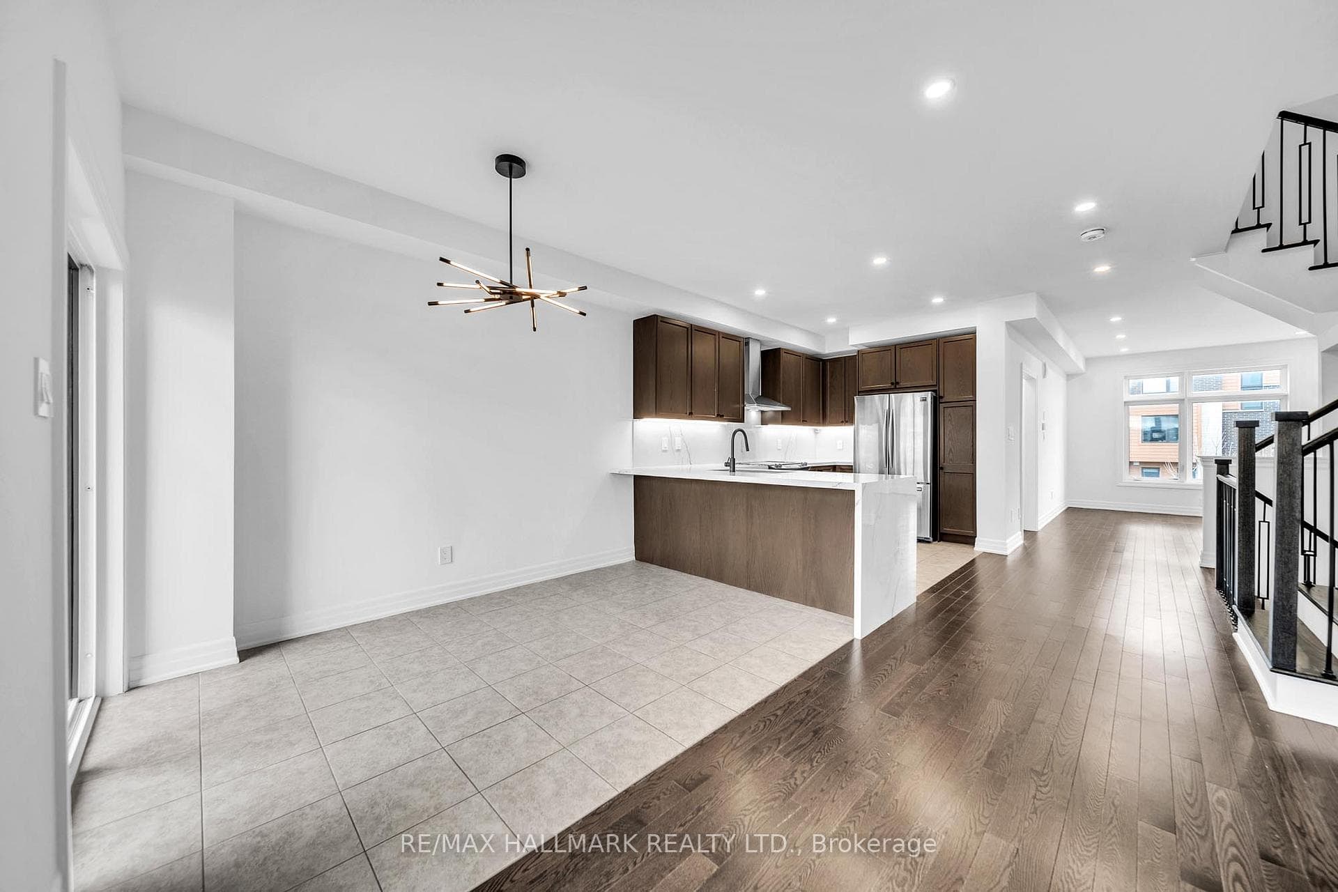 52 Allure Street photo 17