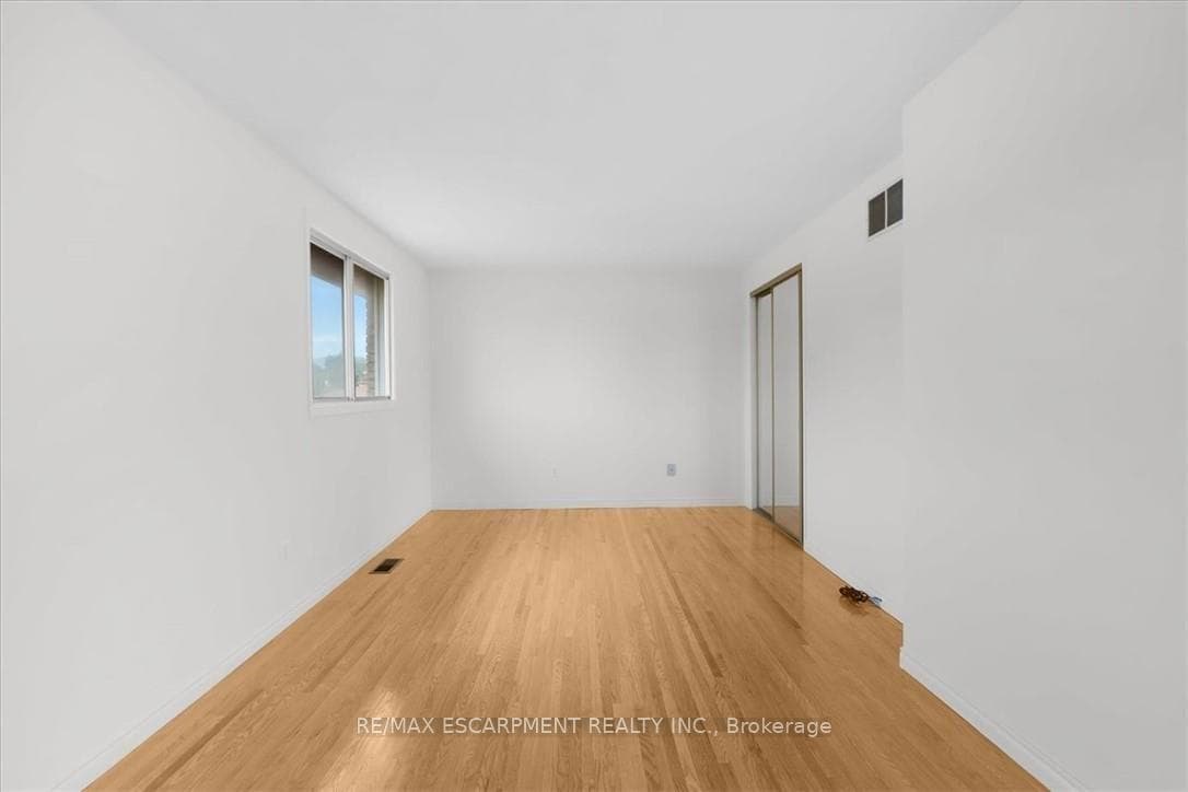 345 BERKINDALE Drive photo 23