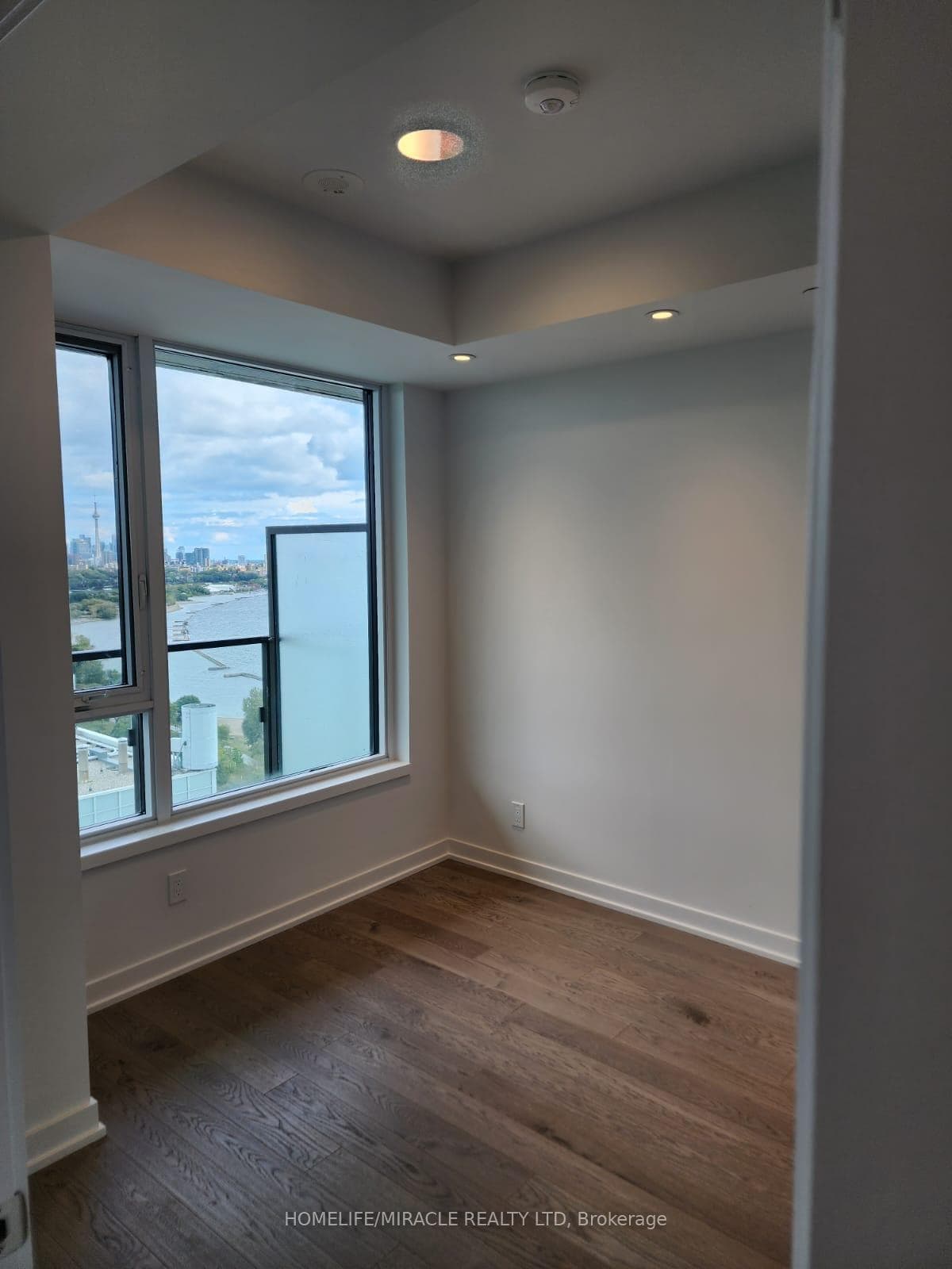 1926 Lakeshore Boulevard Unit 2805 photo 4