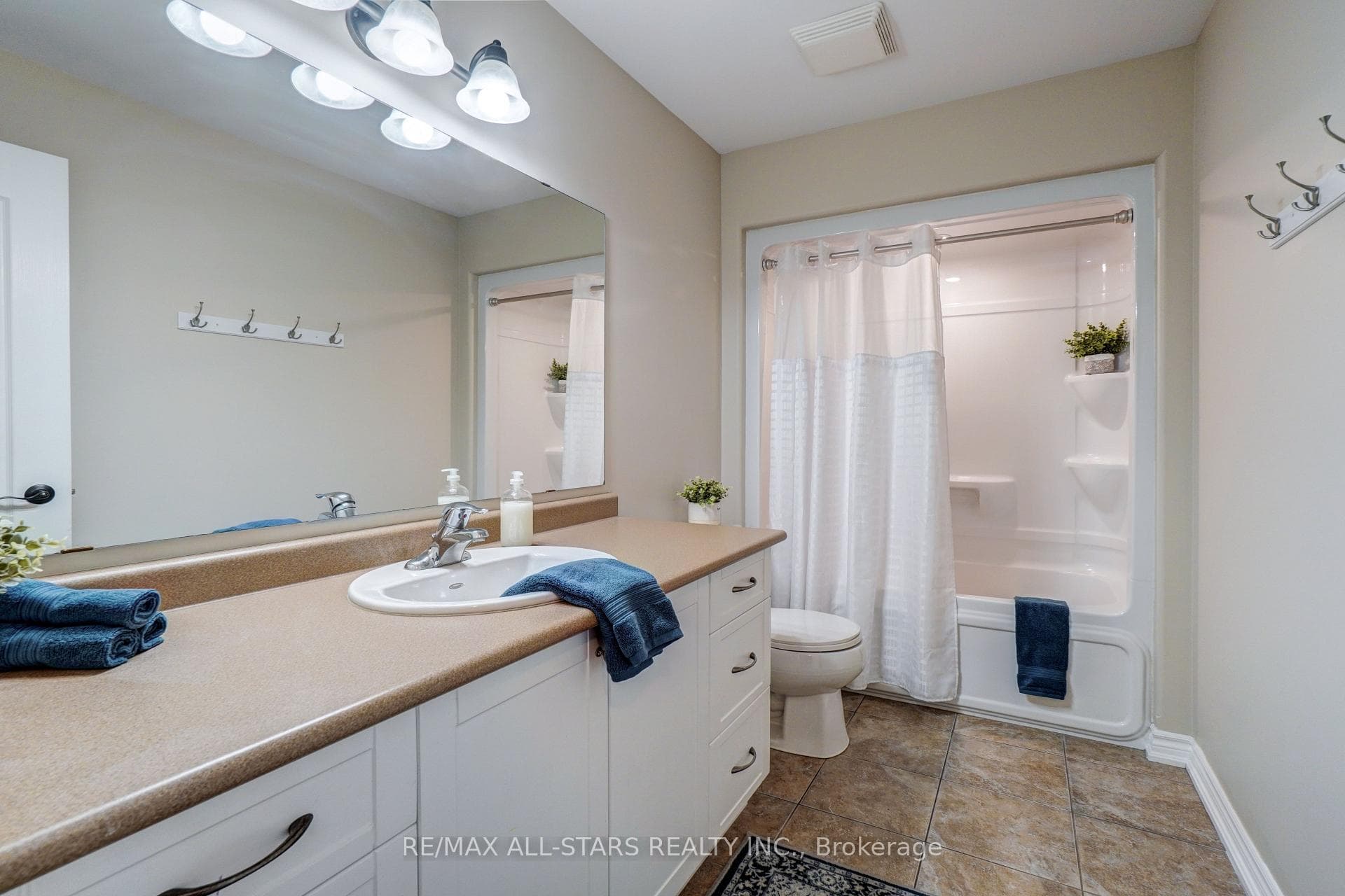 14 Laurent Boulevard photo 20