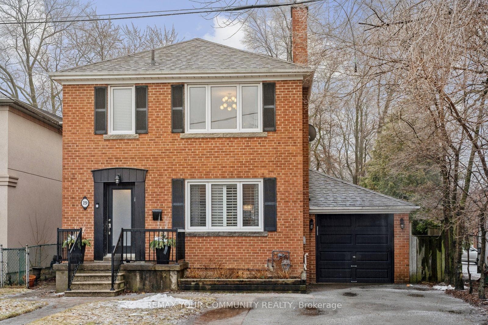 19 Newbury Lane photo 1