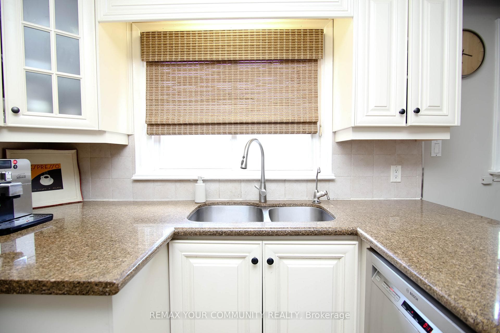 215 Honiton Street photo 13