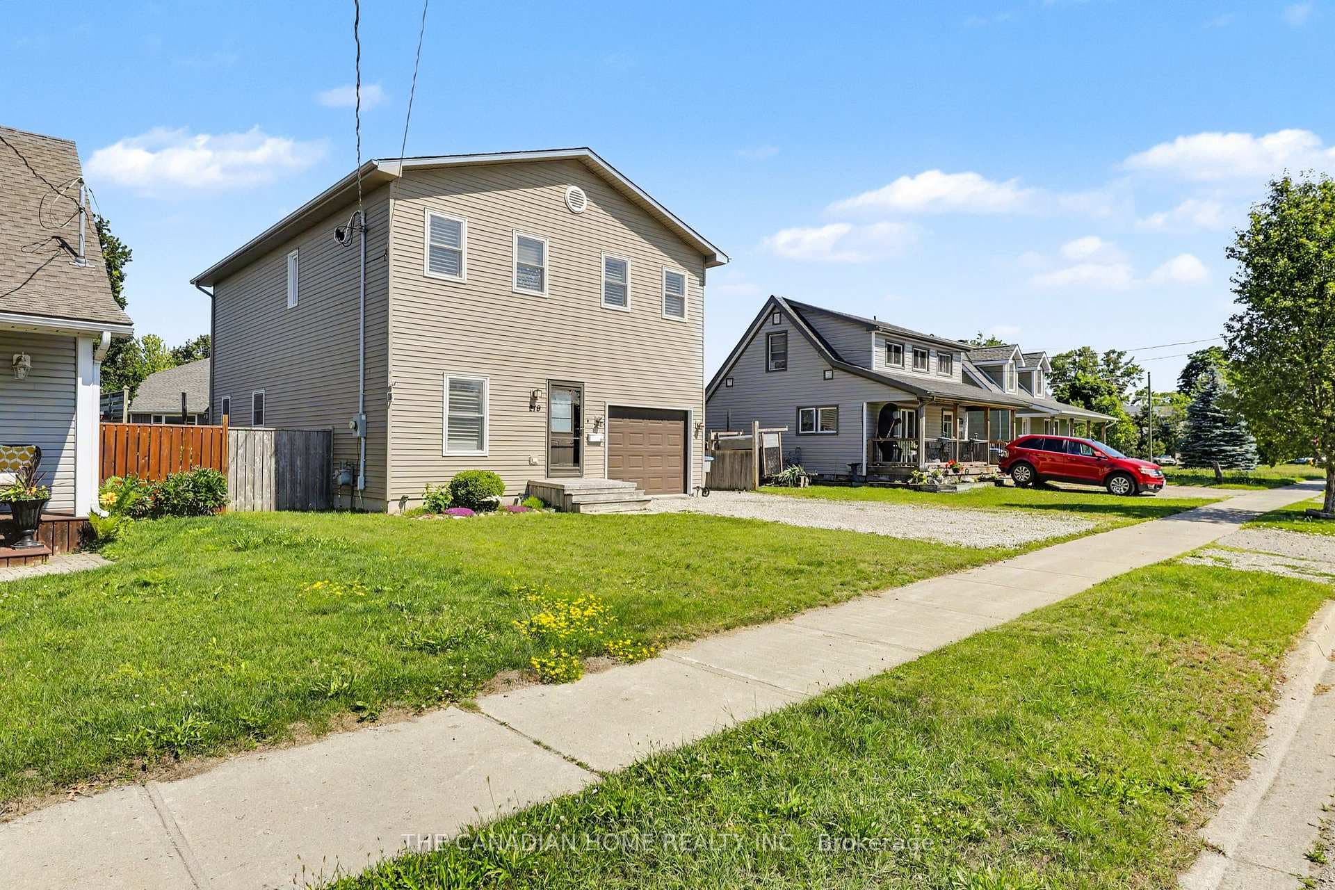 219 PICTON Street photo 1