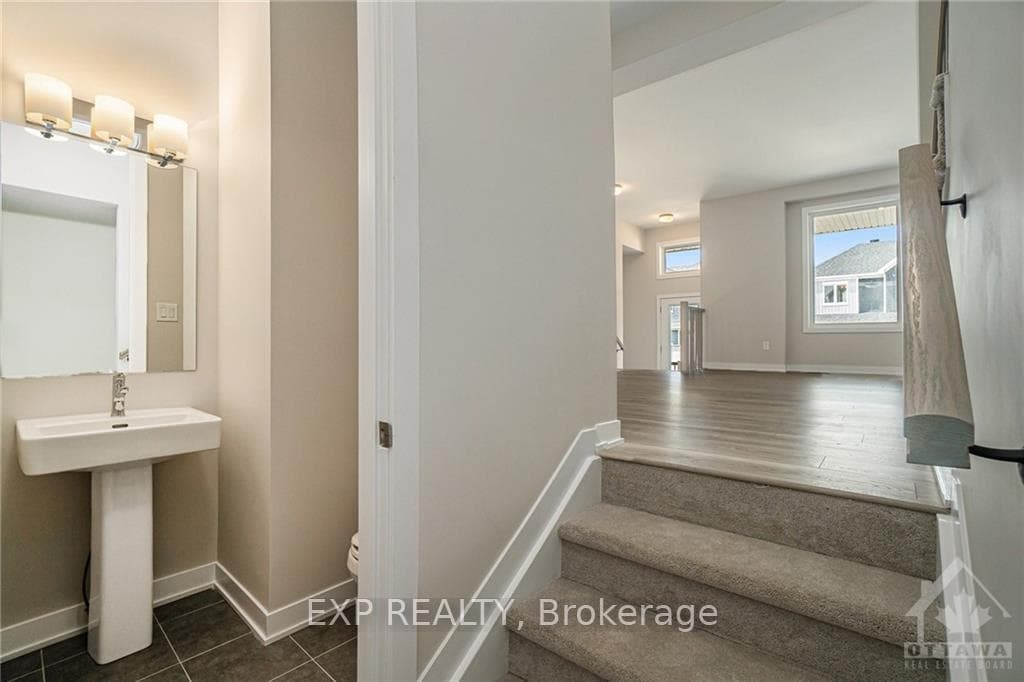 131 BEEBALM Crescent photo 3