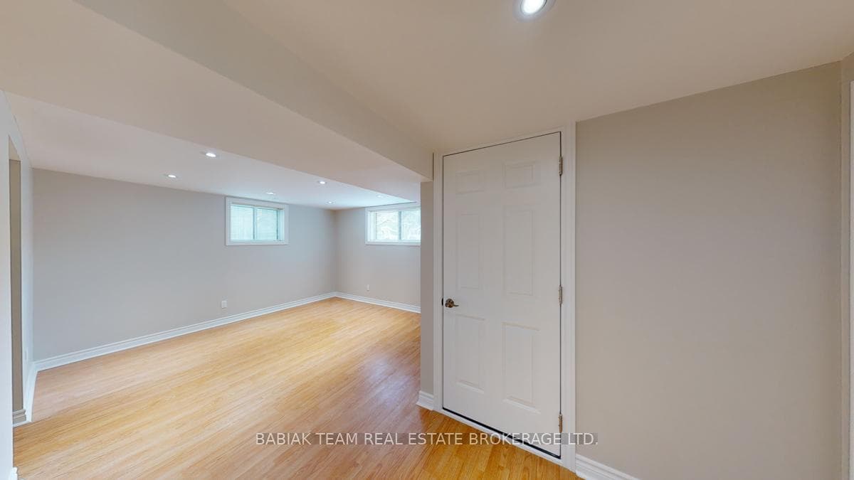 442 Gladstone Avenue Unit Lower photo 2