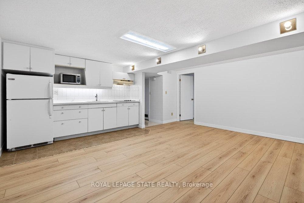 93 Varadi Avenue photo 24