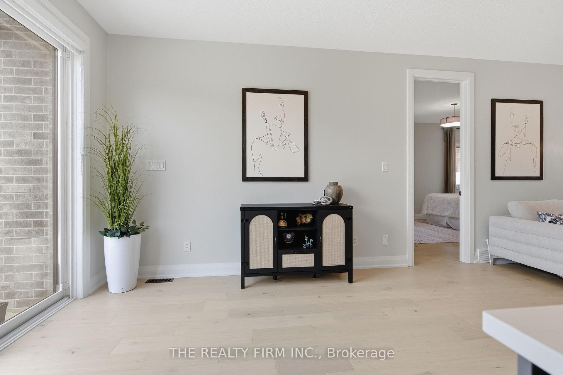 Ample space for dining.