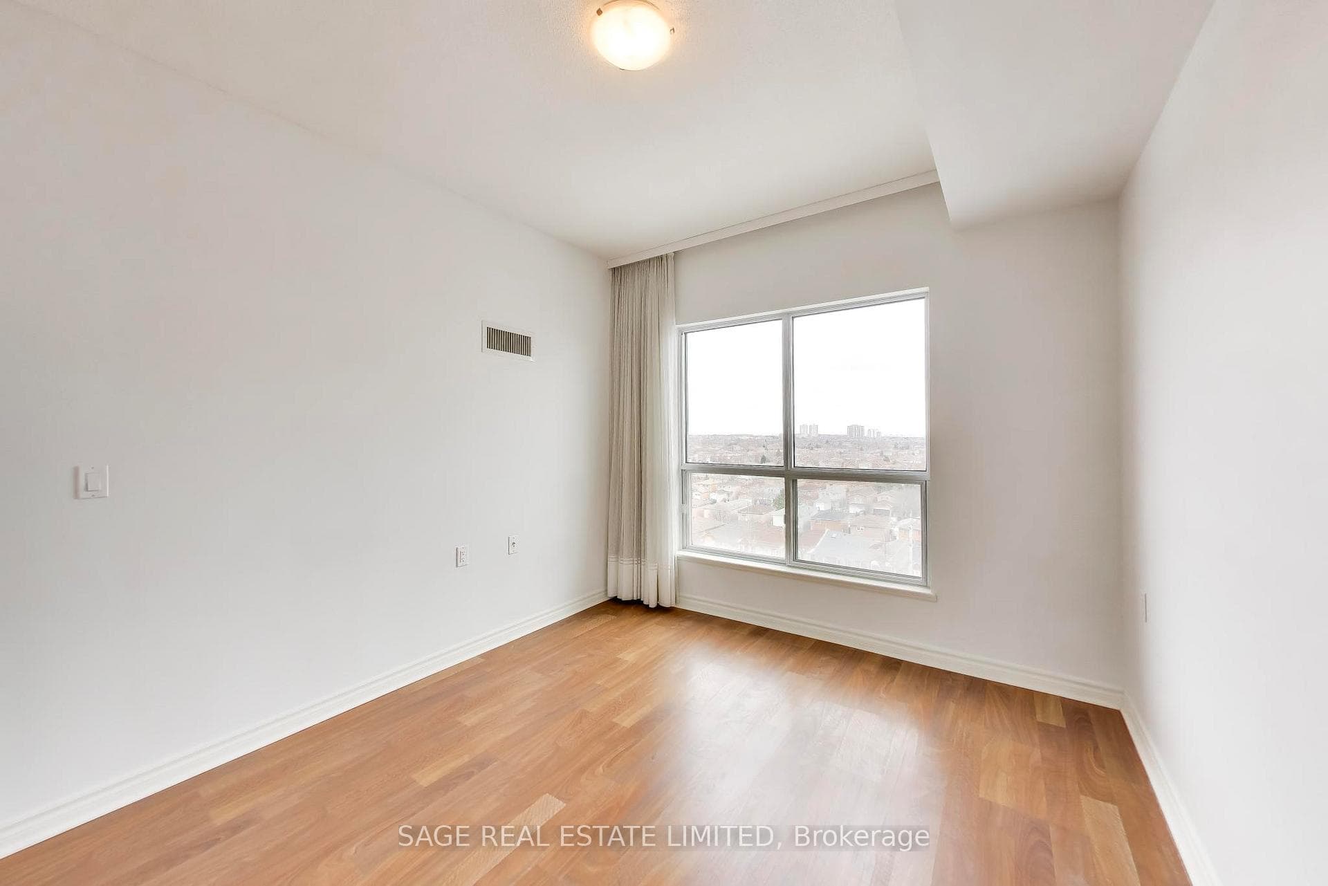 810 Scollard Court Unit 902 photo 20
