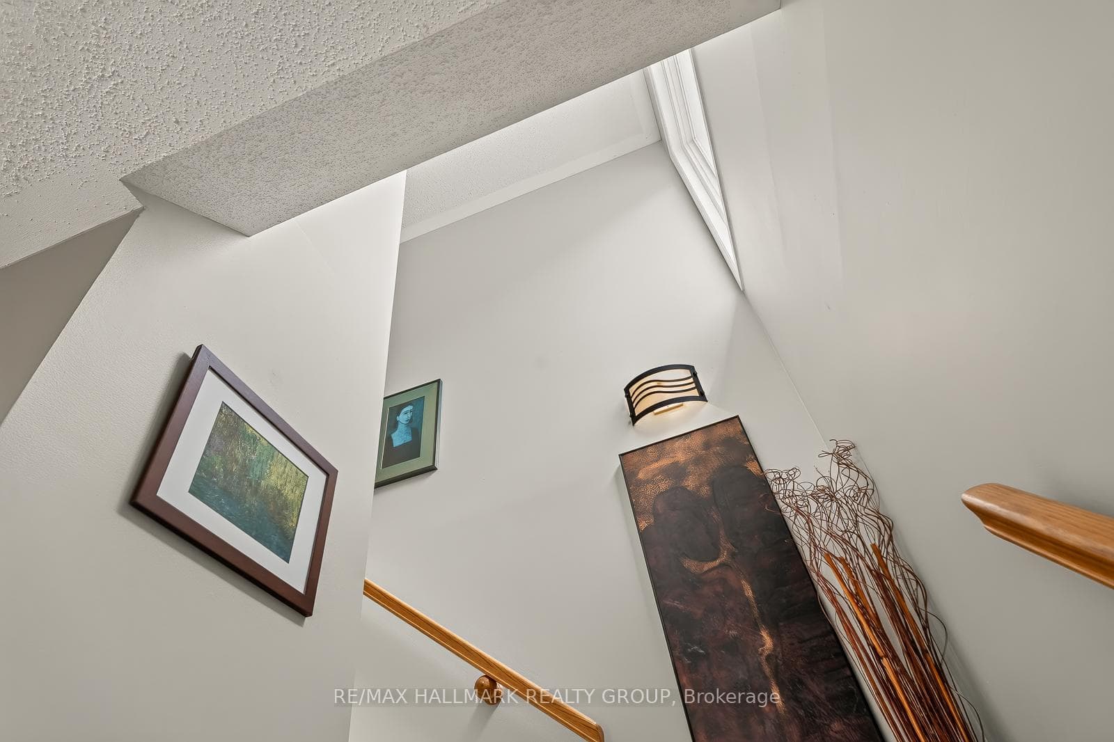 511 Deancourt Crescent photo 21