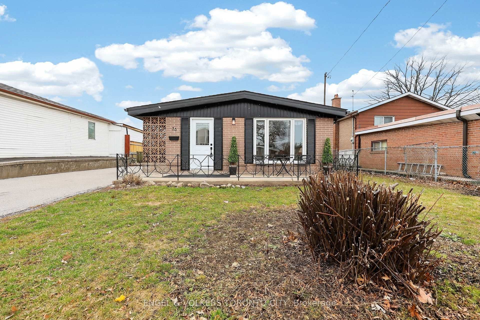 33 Wheatsheaf Crescent photo 2