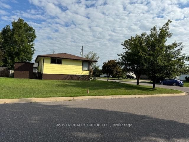 129 Spruce Court photo 2
