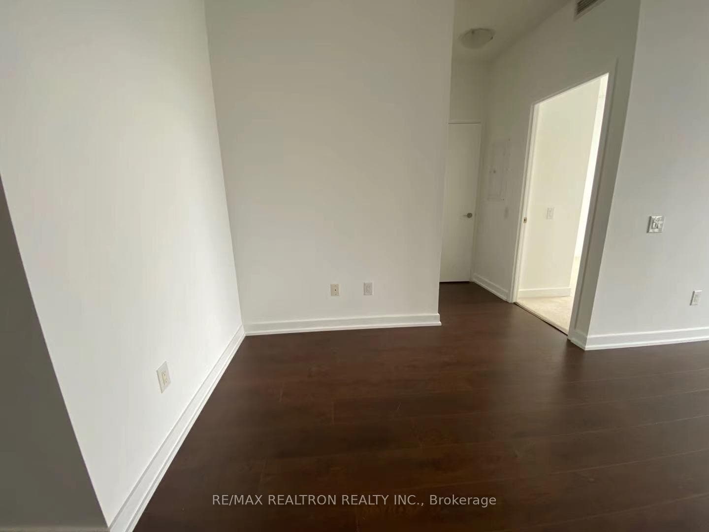 121 Mcmahon Drive Unit 2106 photo 6
