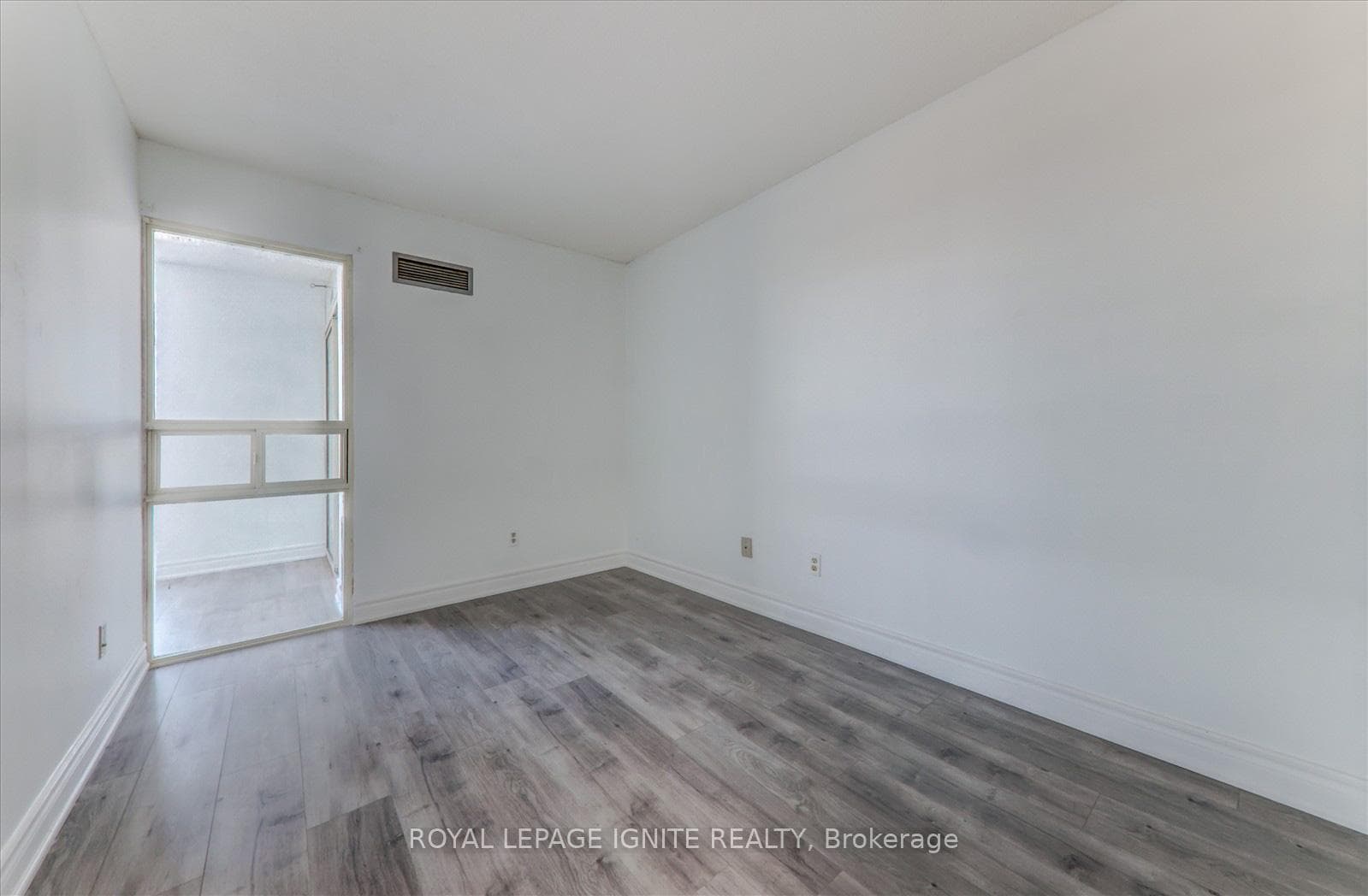2466 Eglinton Avenue Unit 712 photo 18