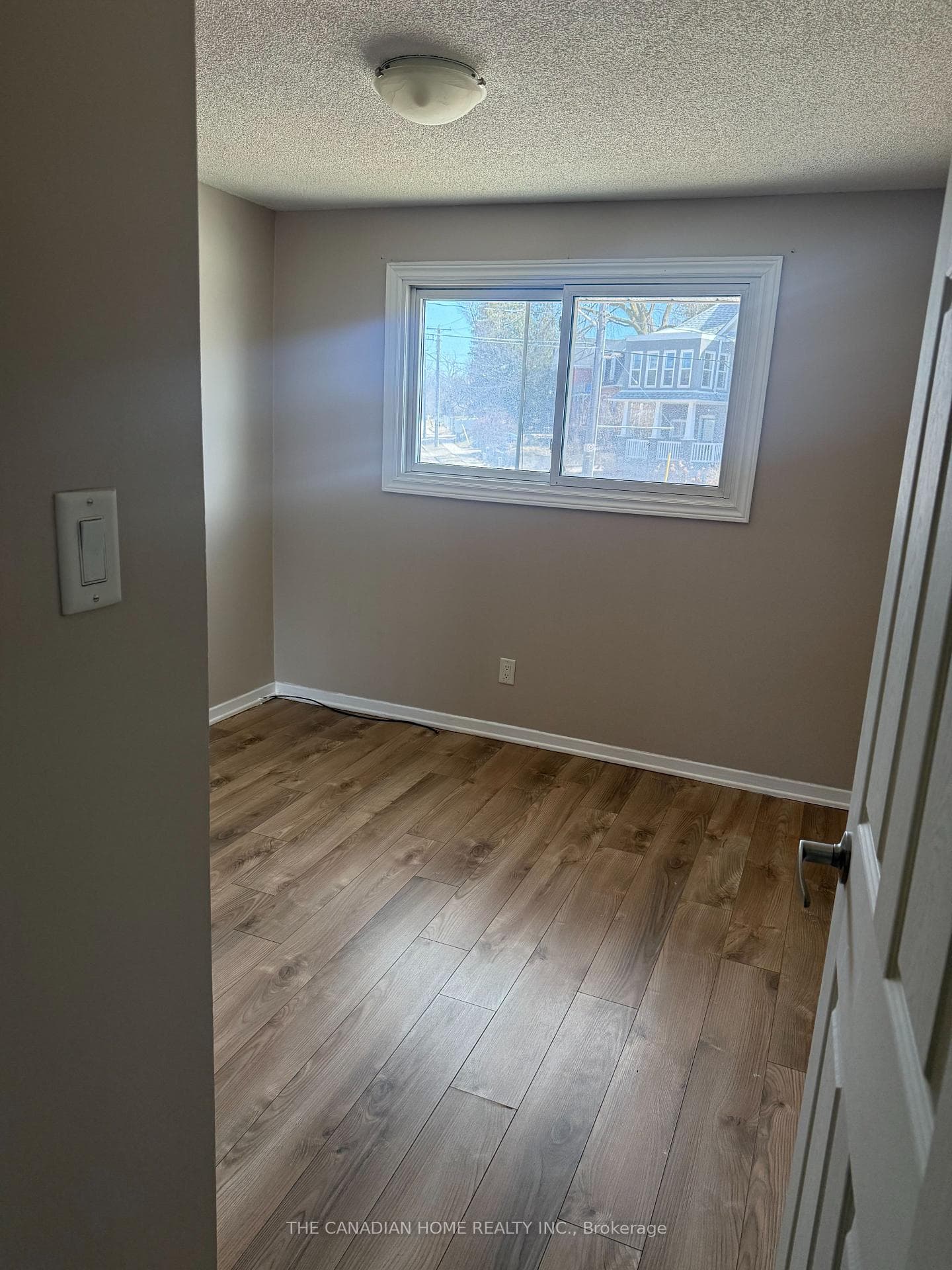 108 MULCASTER Street photo 5